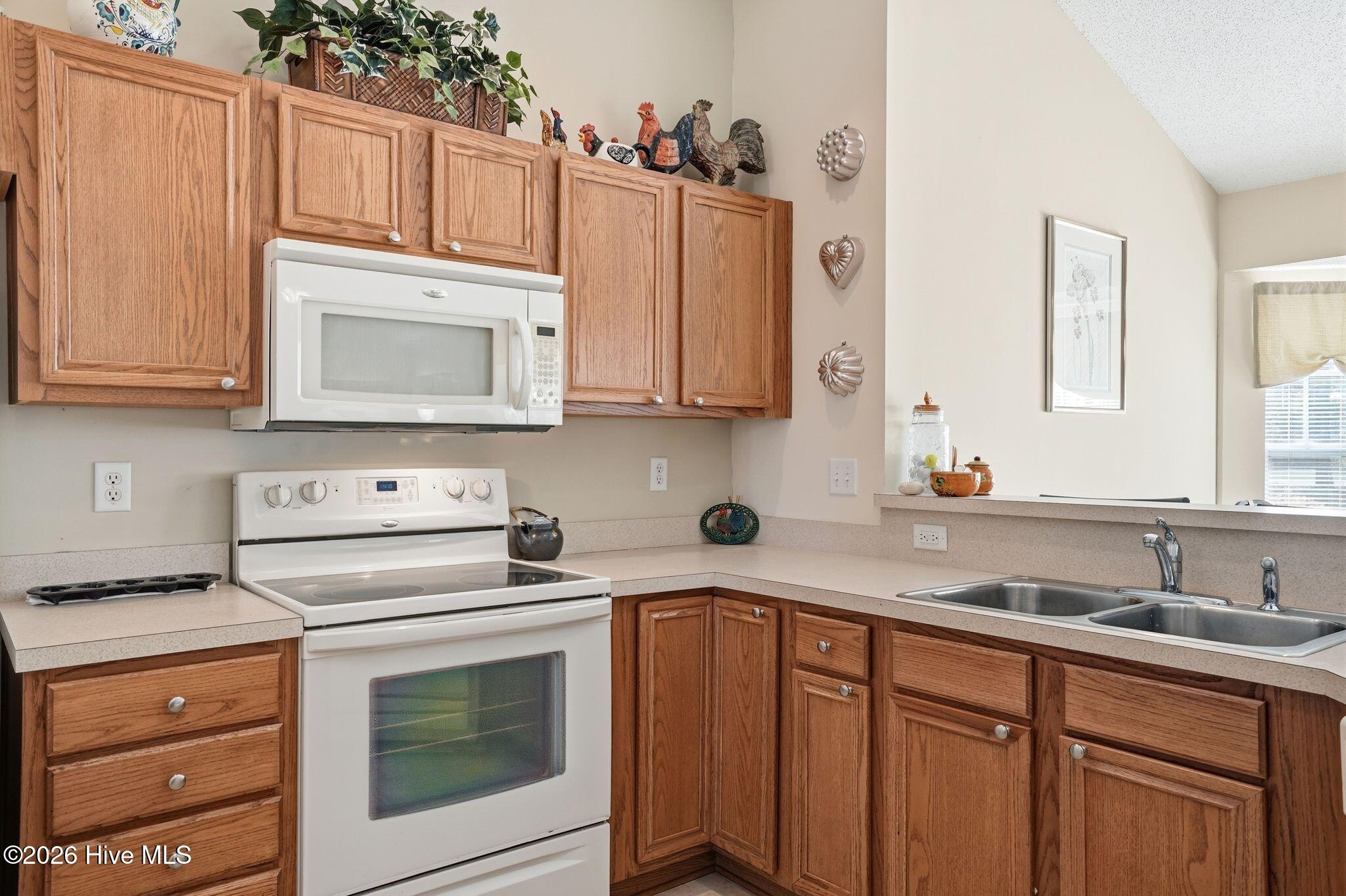 100560639 | Photo 11