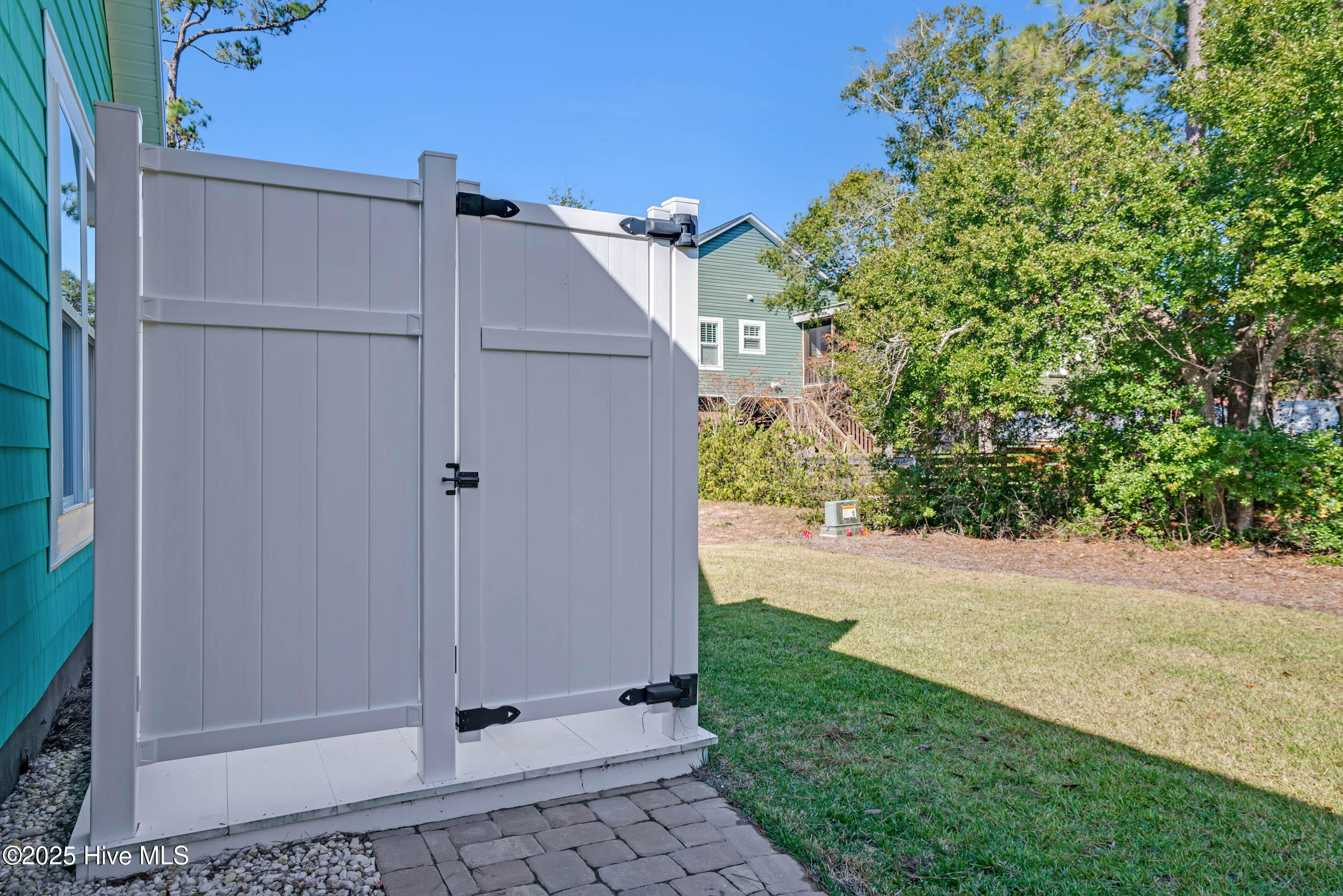 100460470 | Photo 52