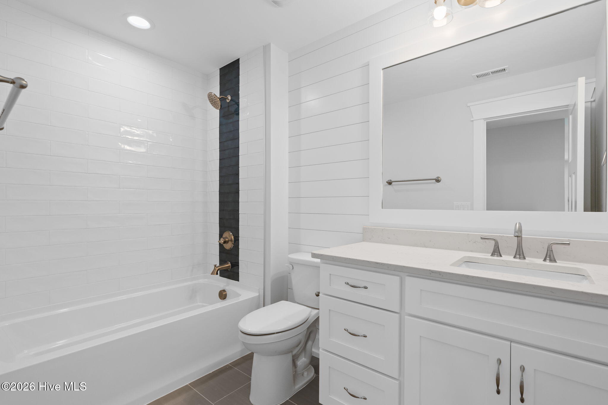 100546665 | Photo 49