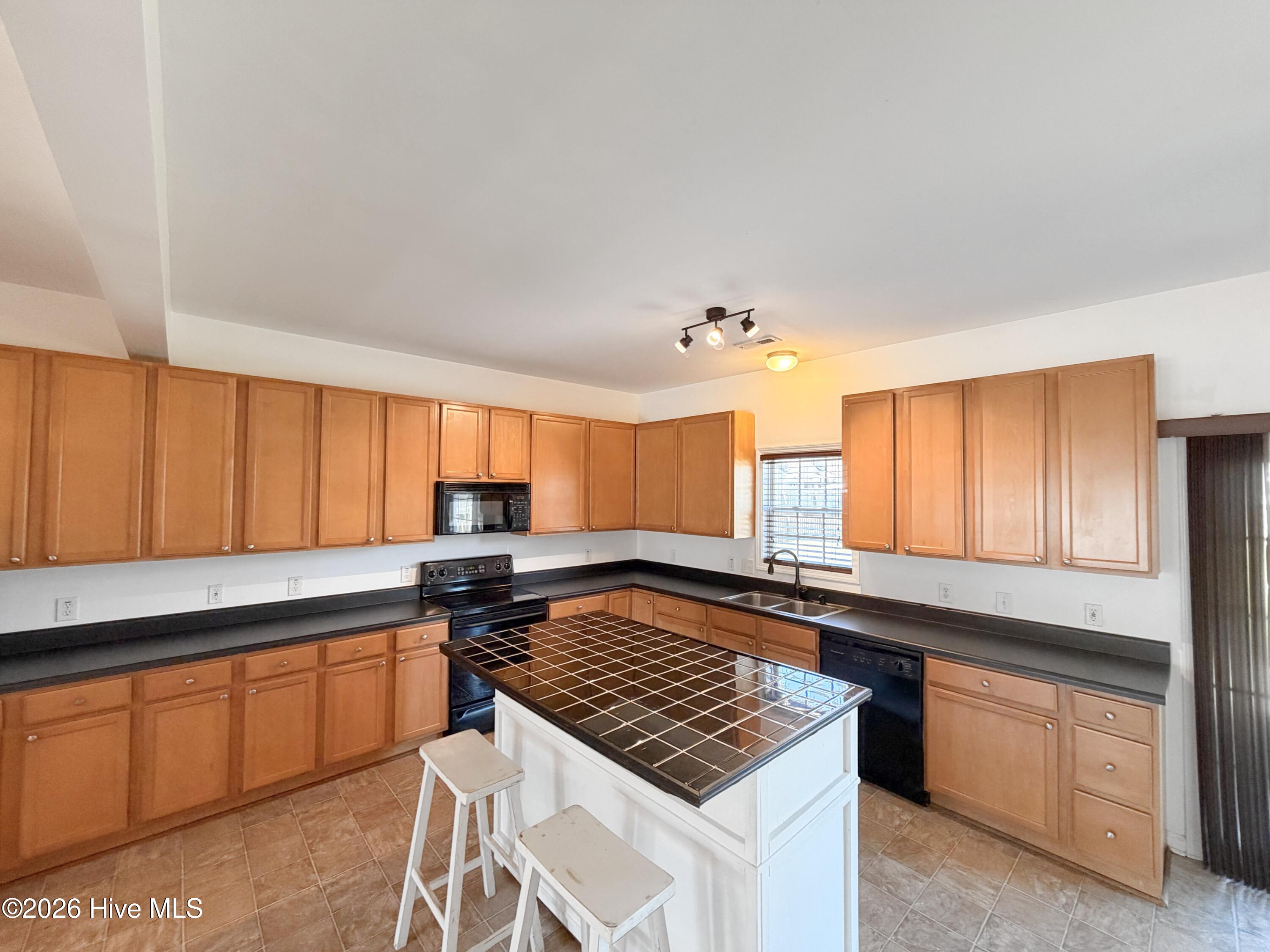 100547389 | Photo 12