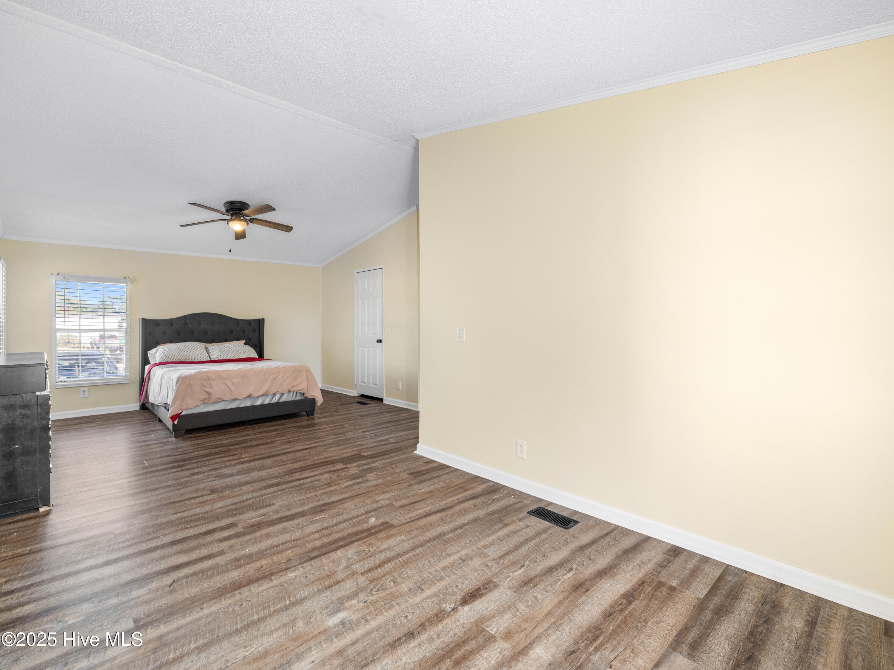 100540090 | Photo 29