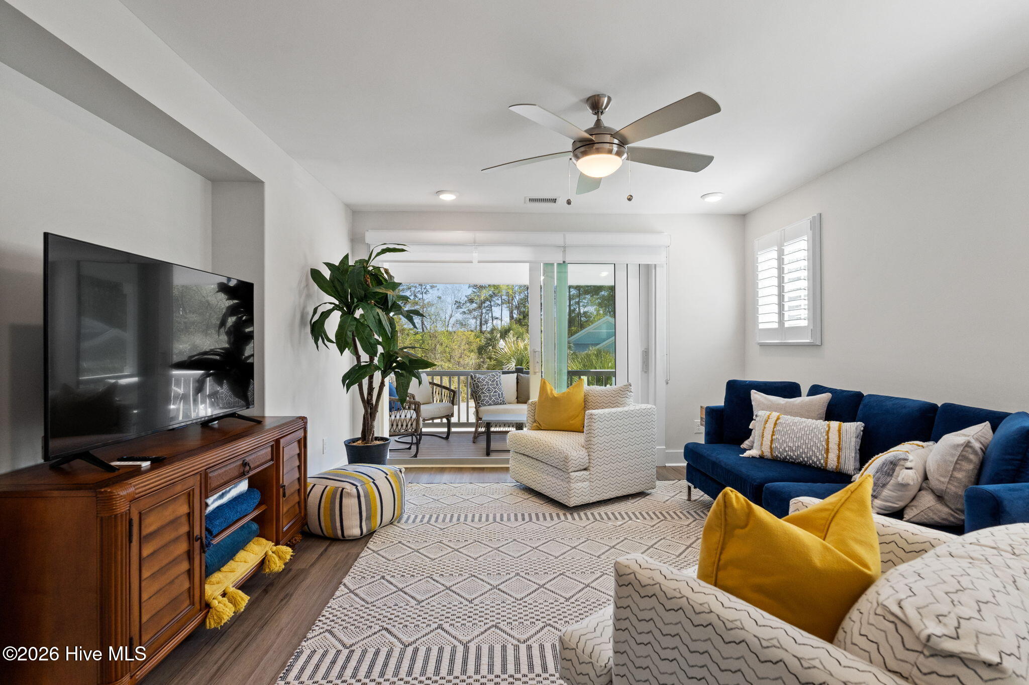 100564957 | Photo 24