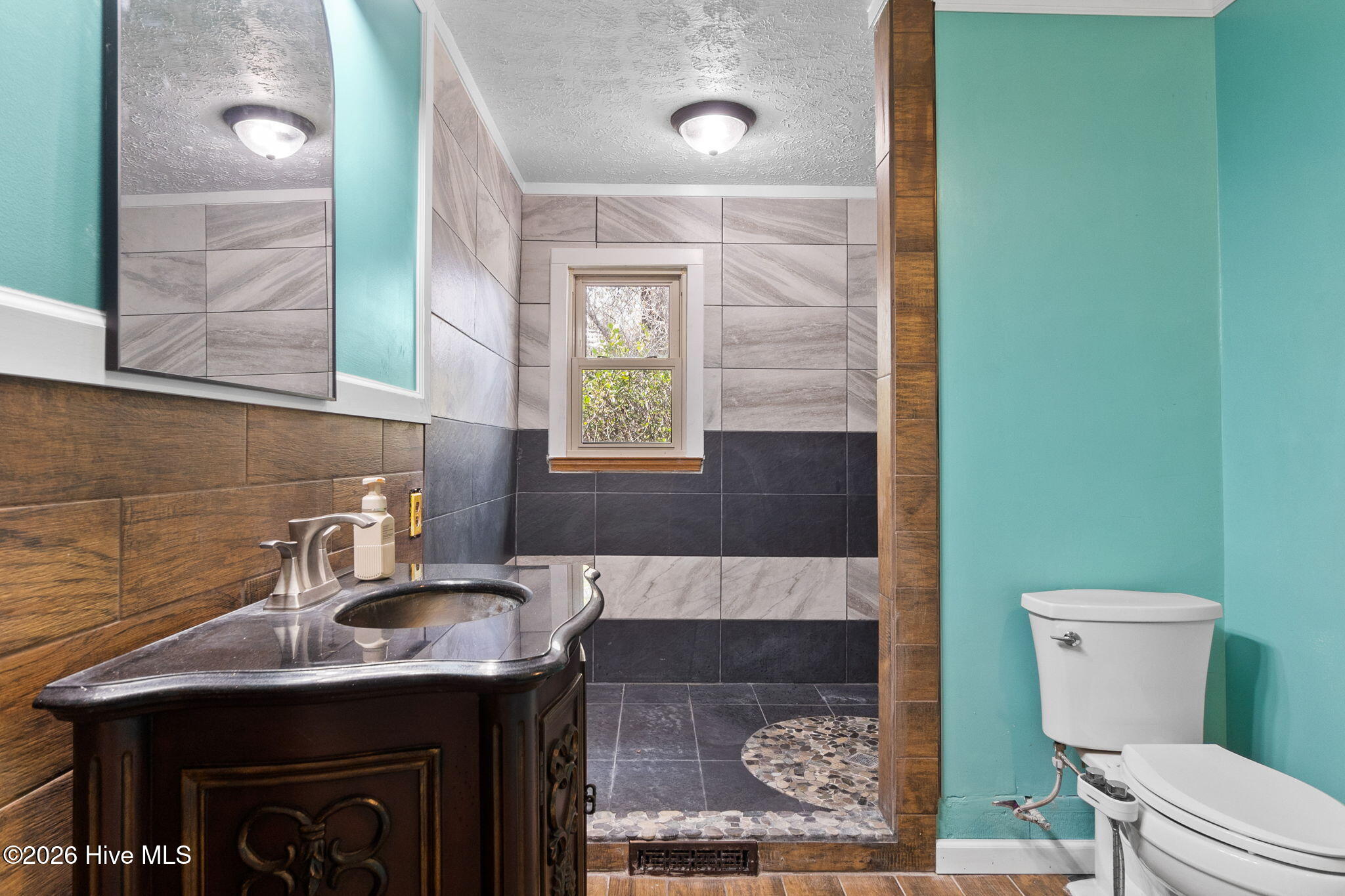 100560664 | Photo 24