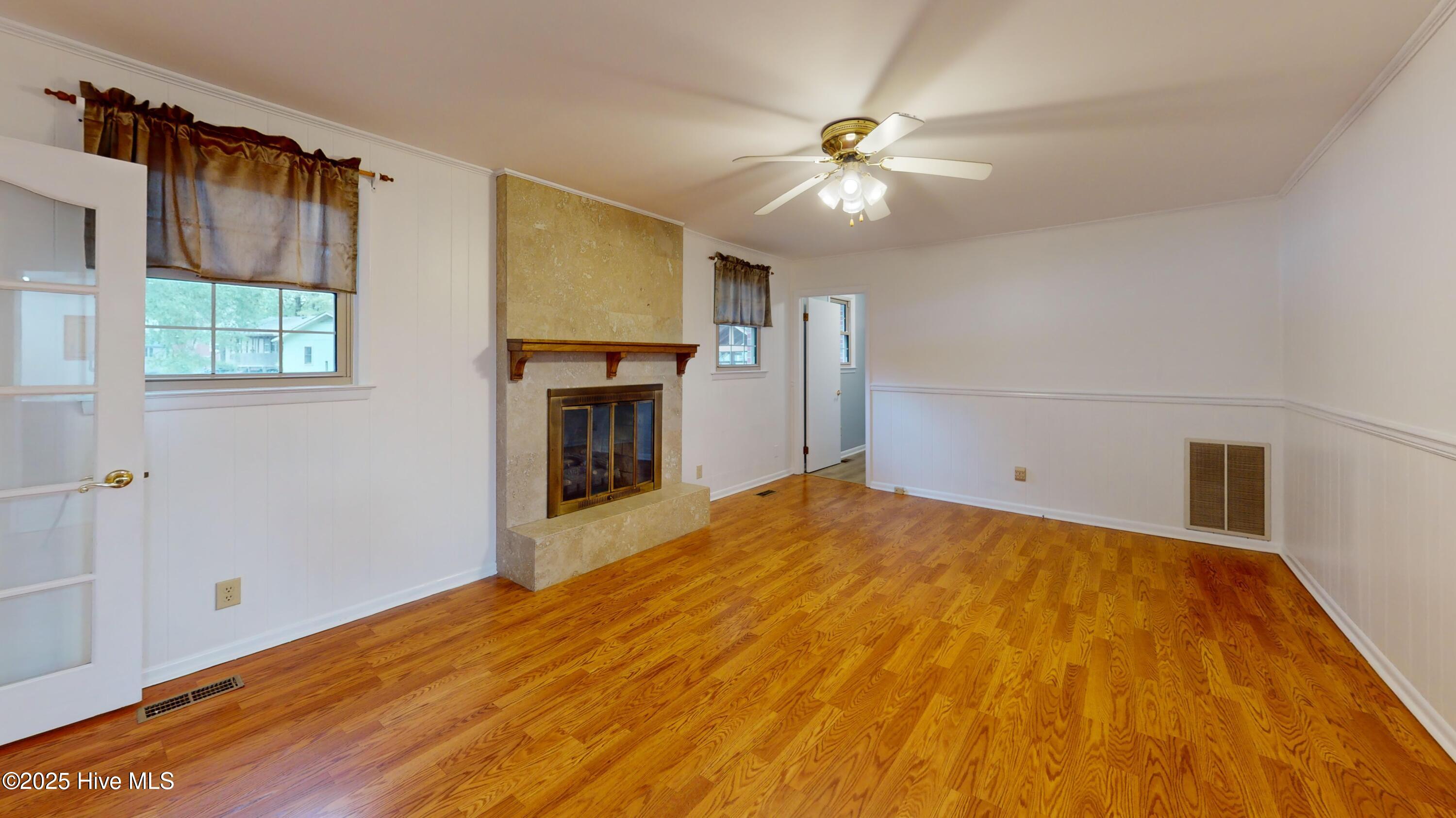 100536535 | Photo 35