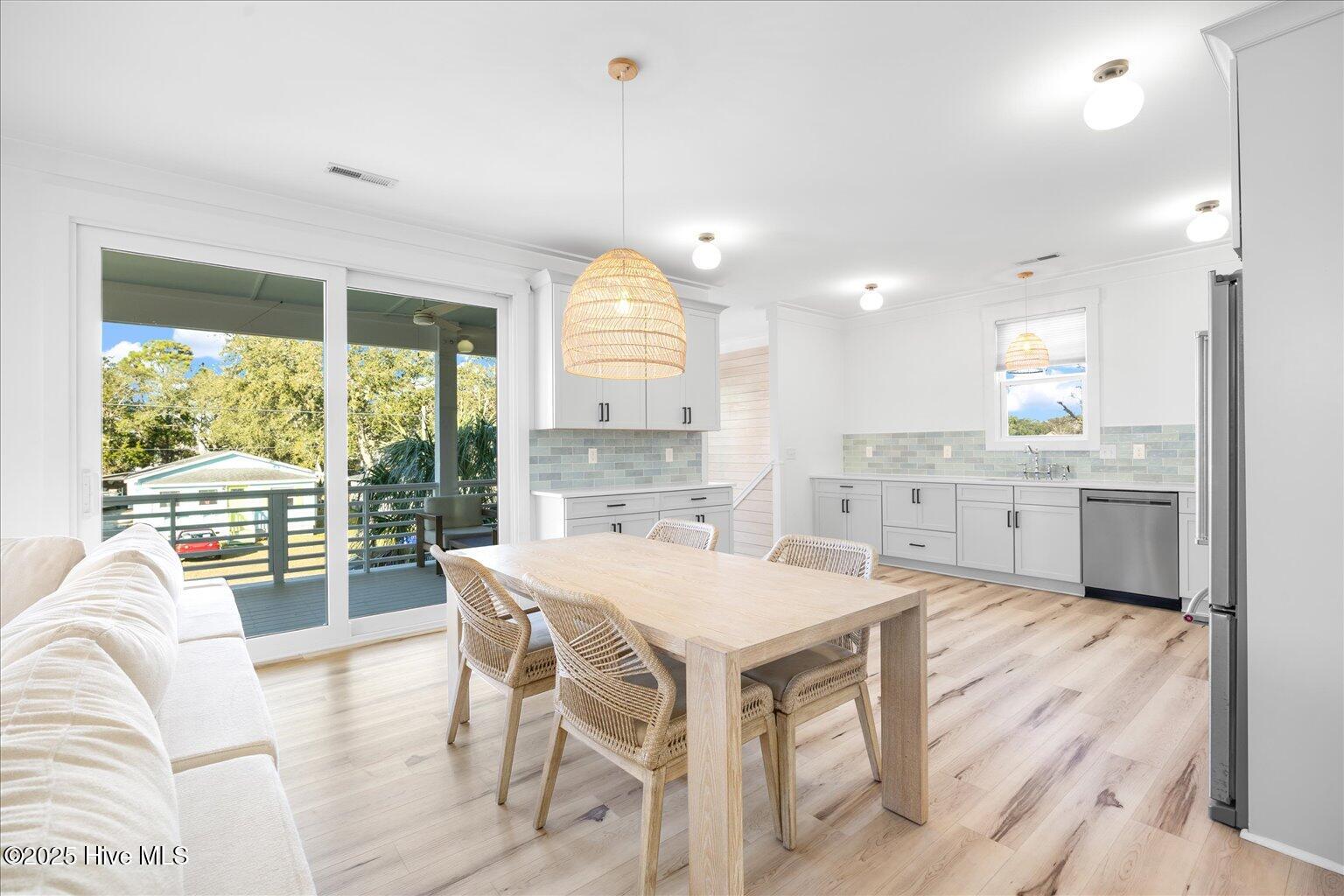 100544003 | Photo 11