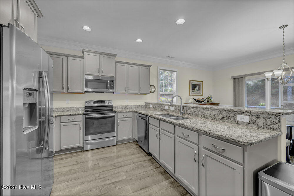 100554045 | Photo 11