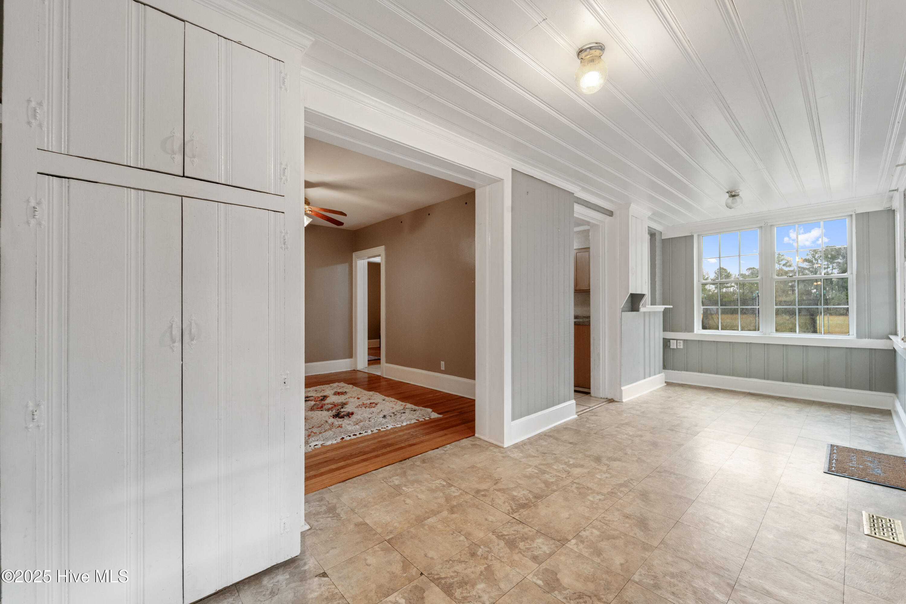 100544156 | Photo 24