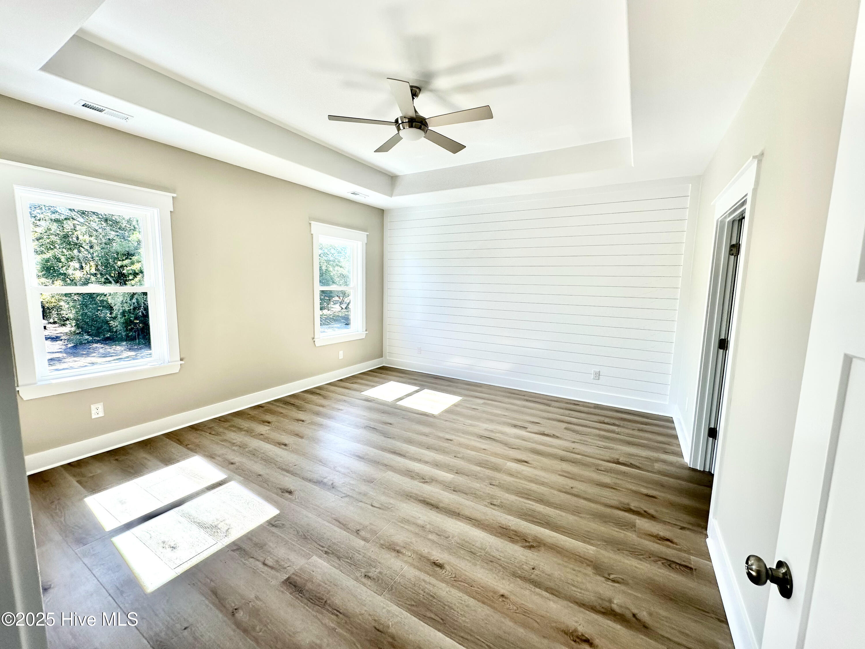 100537365 | Photo 21