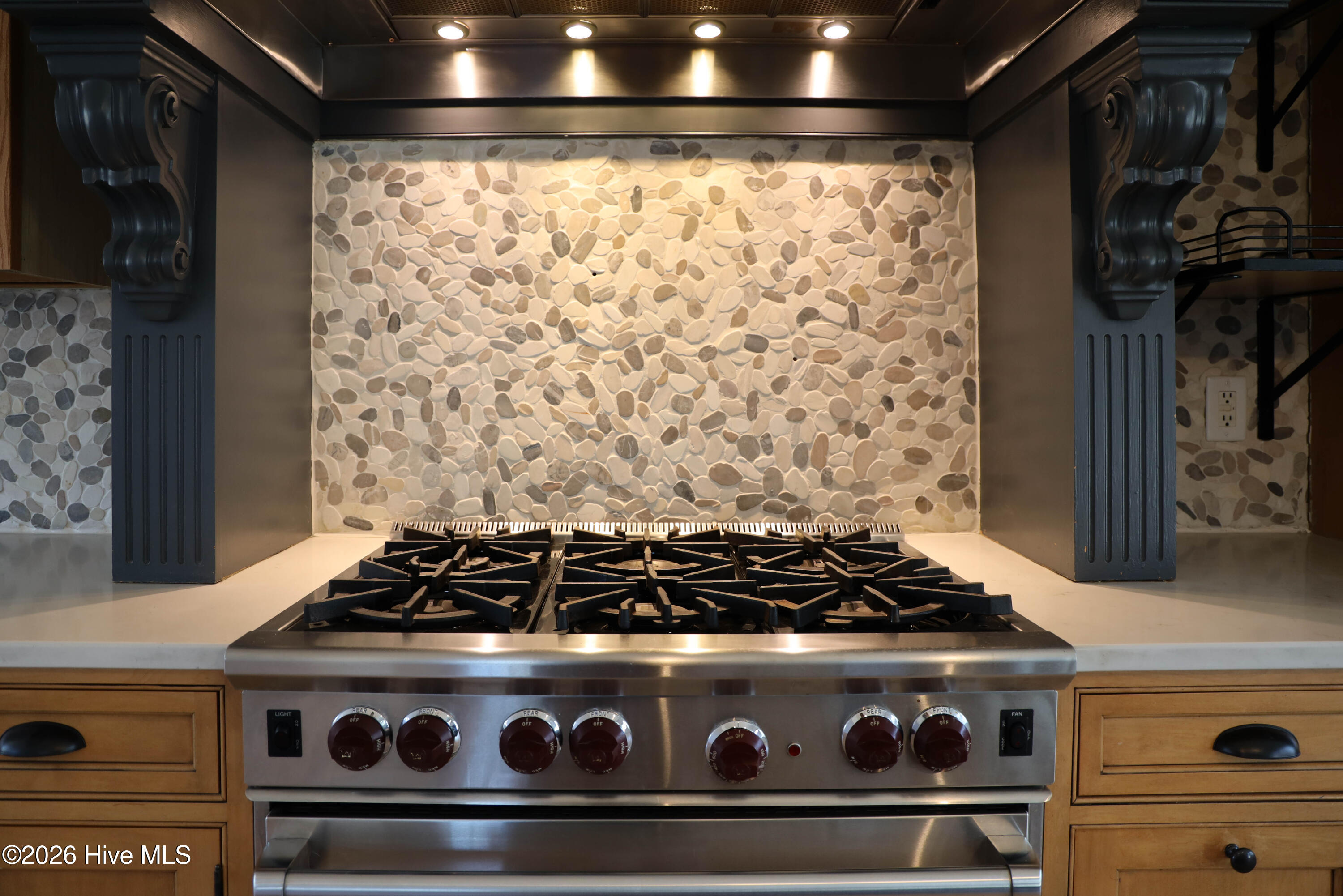 100550265 | Photo 12