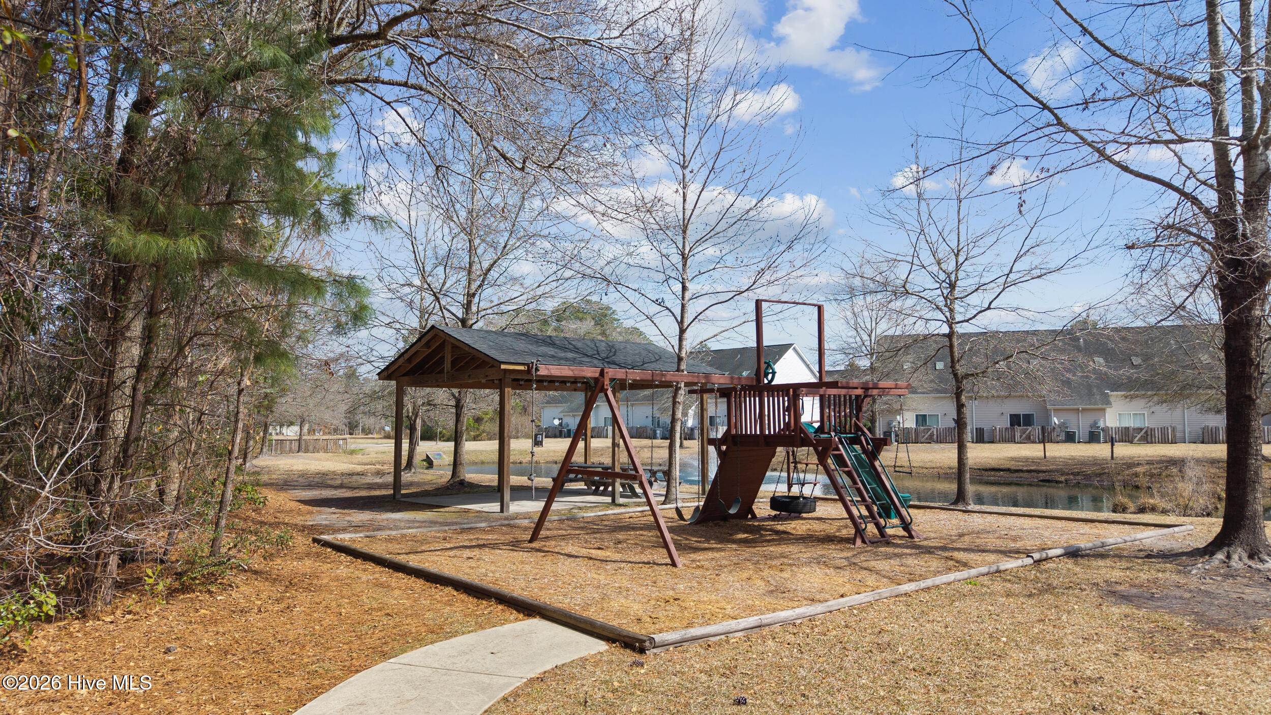 100558693 | Photo 36