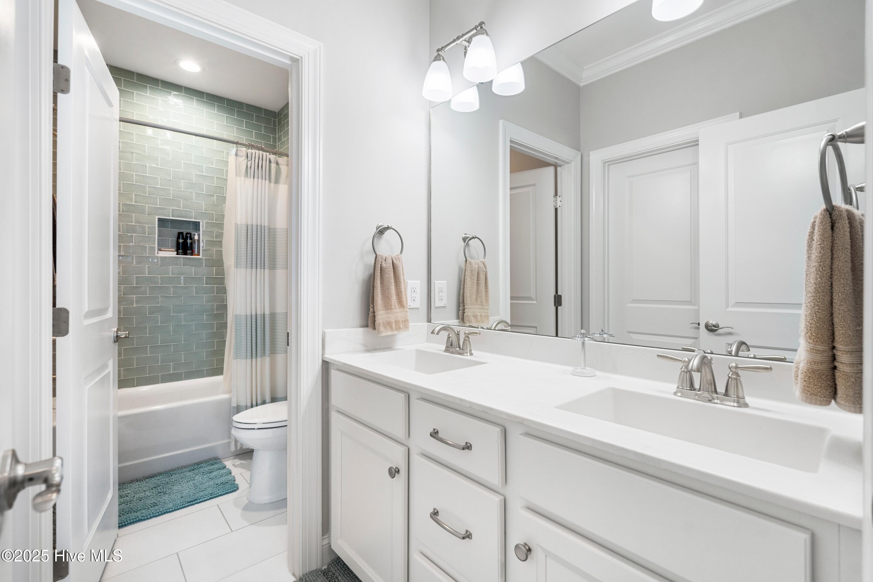 100551438 | Photo 38