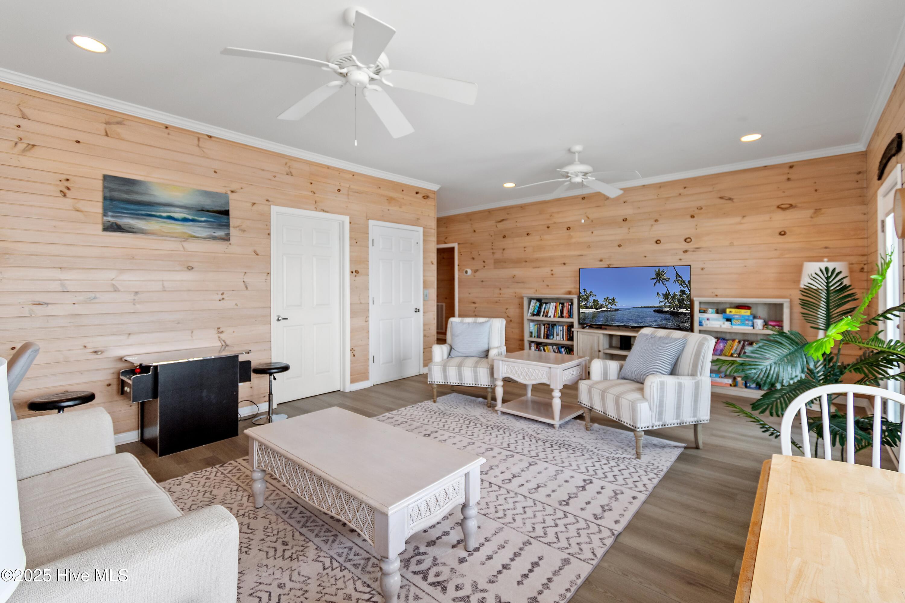 100554405 | Photo 11