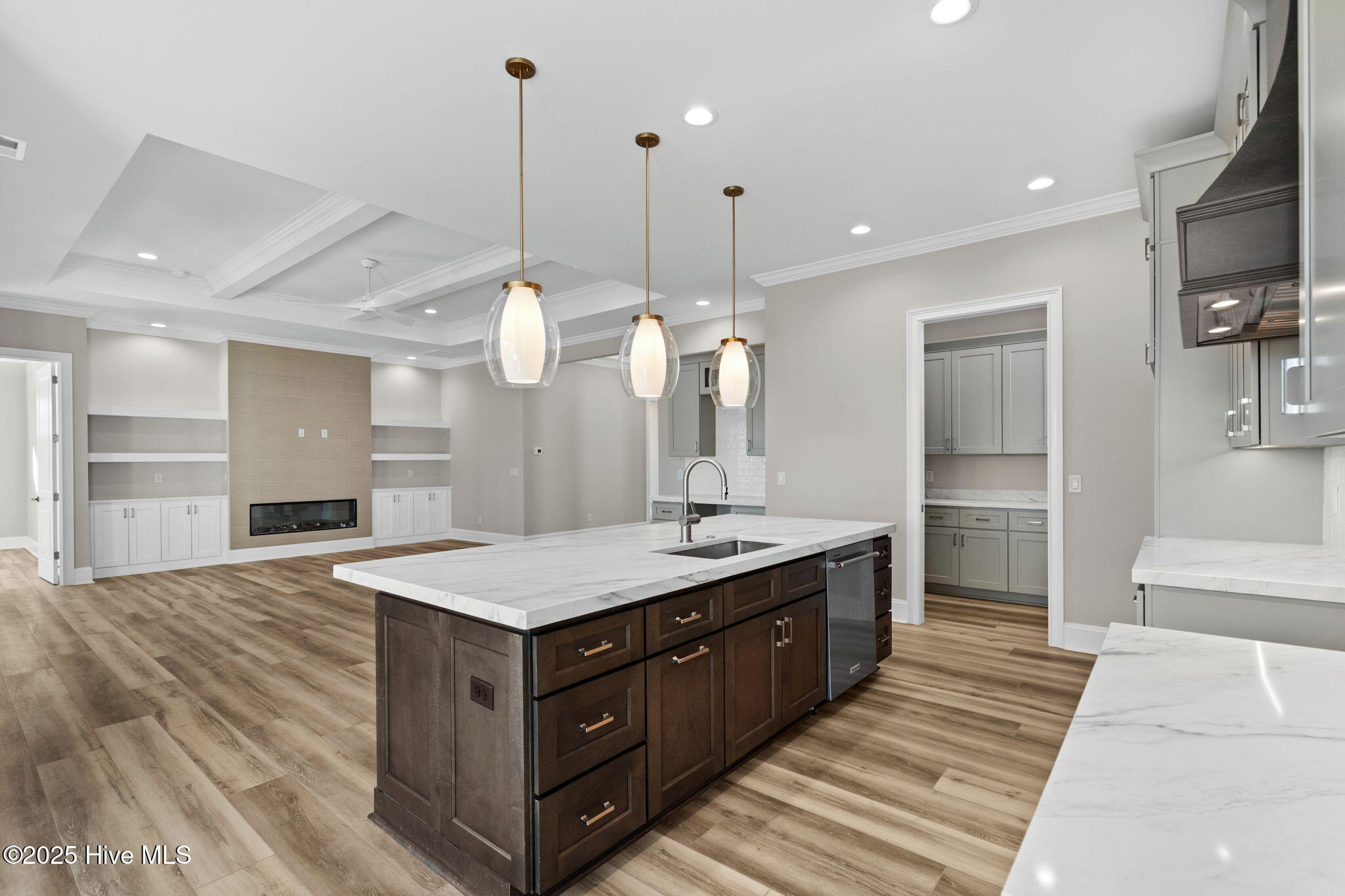 100525114 | Photo 15