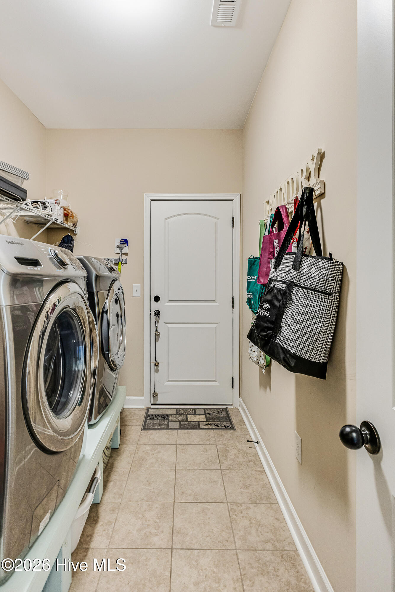 100559447 | Photo 34