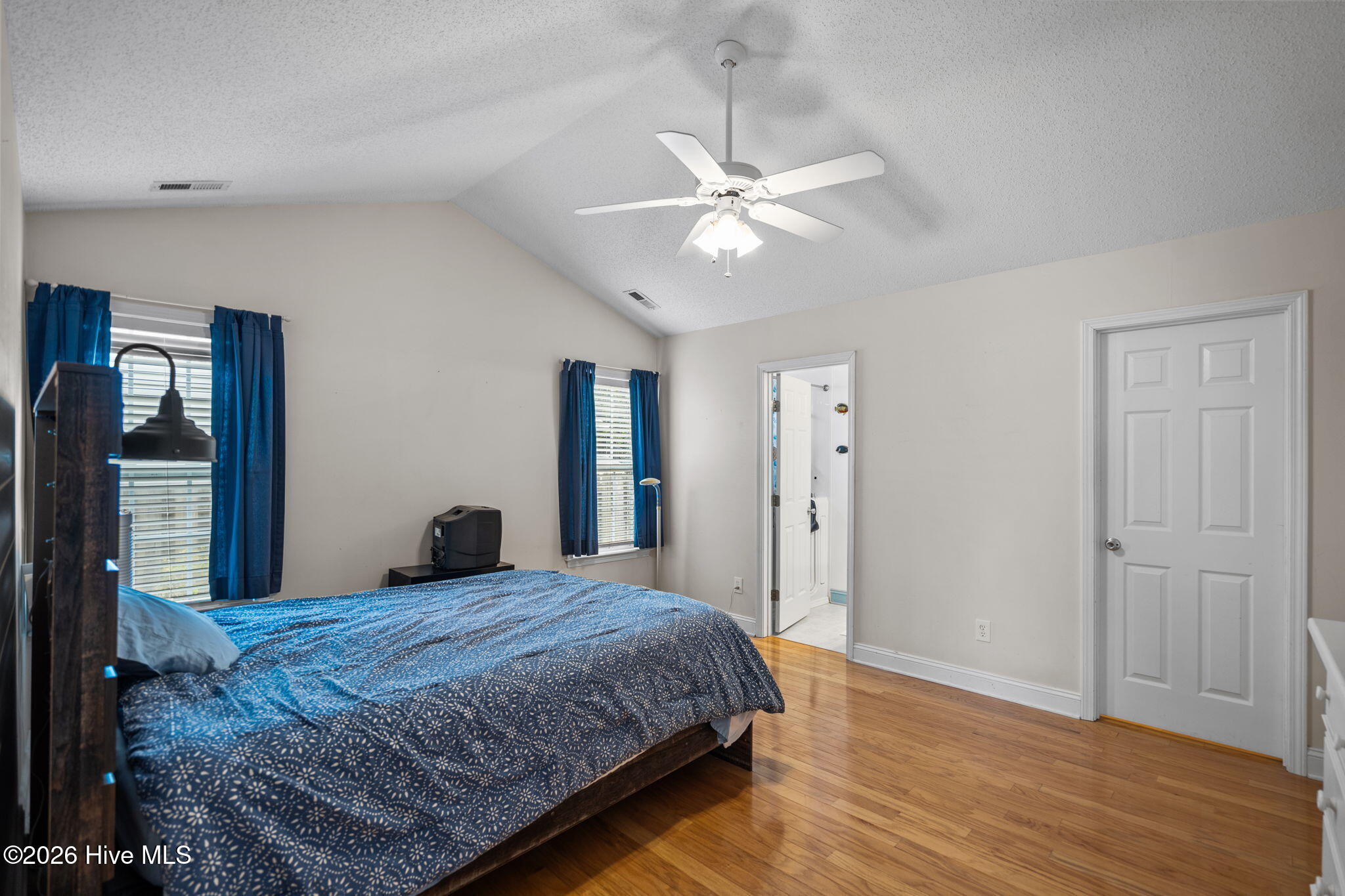 100552378 | Photo 38