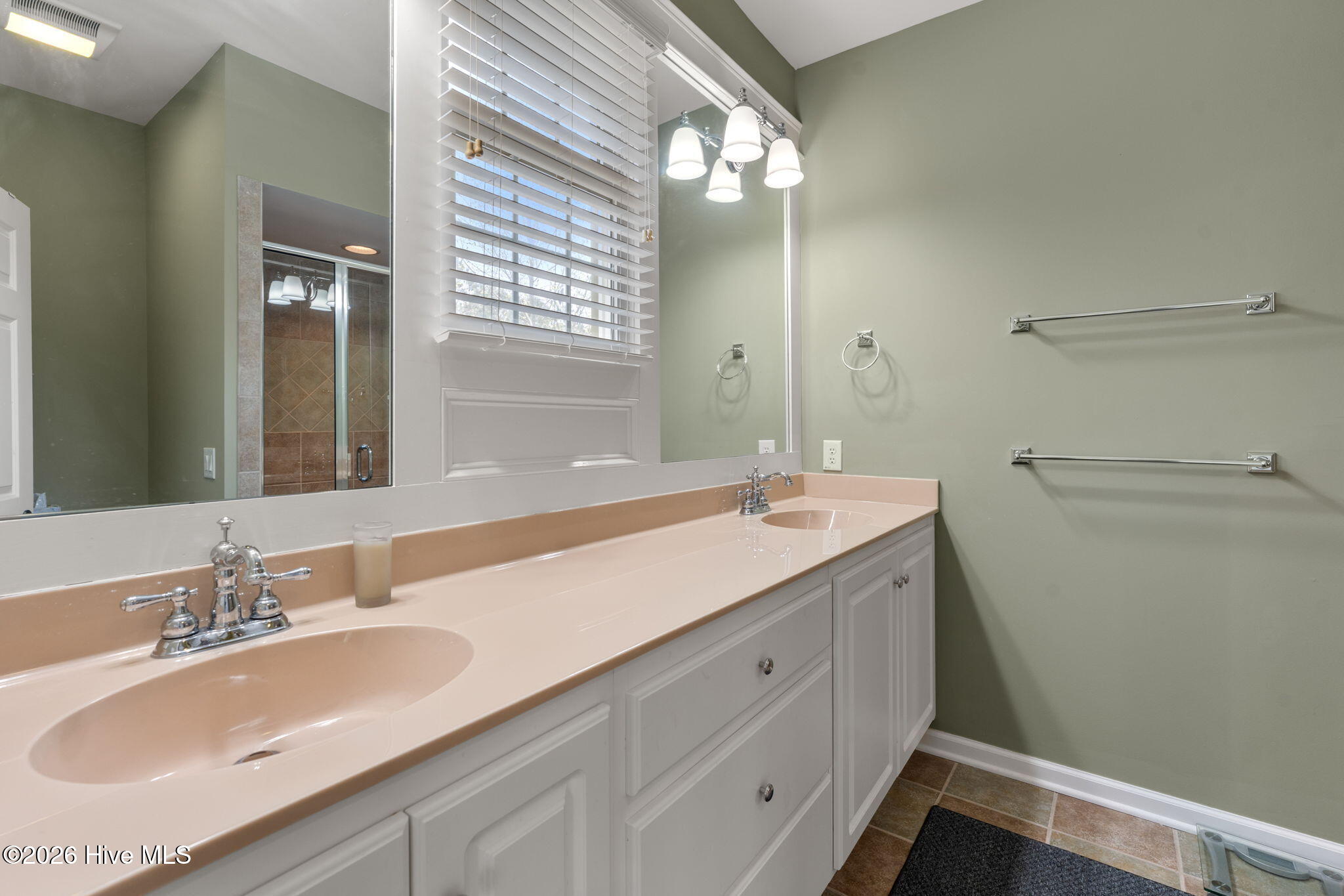 100564411 | Photo 26