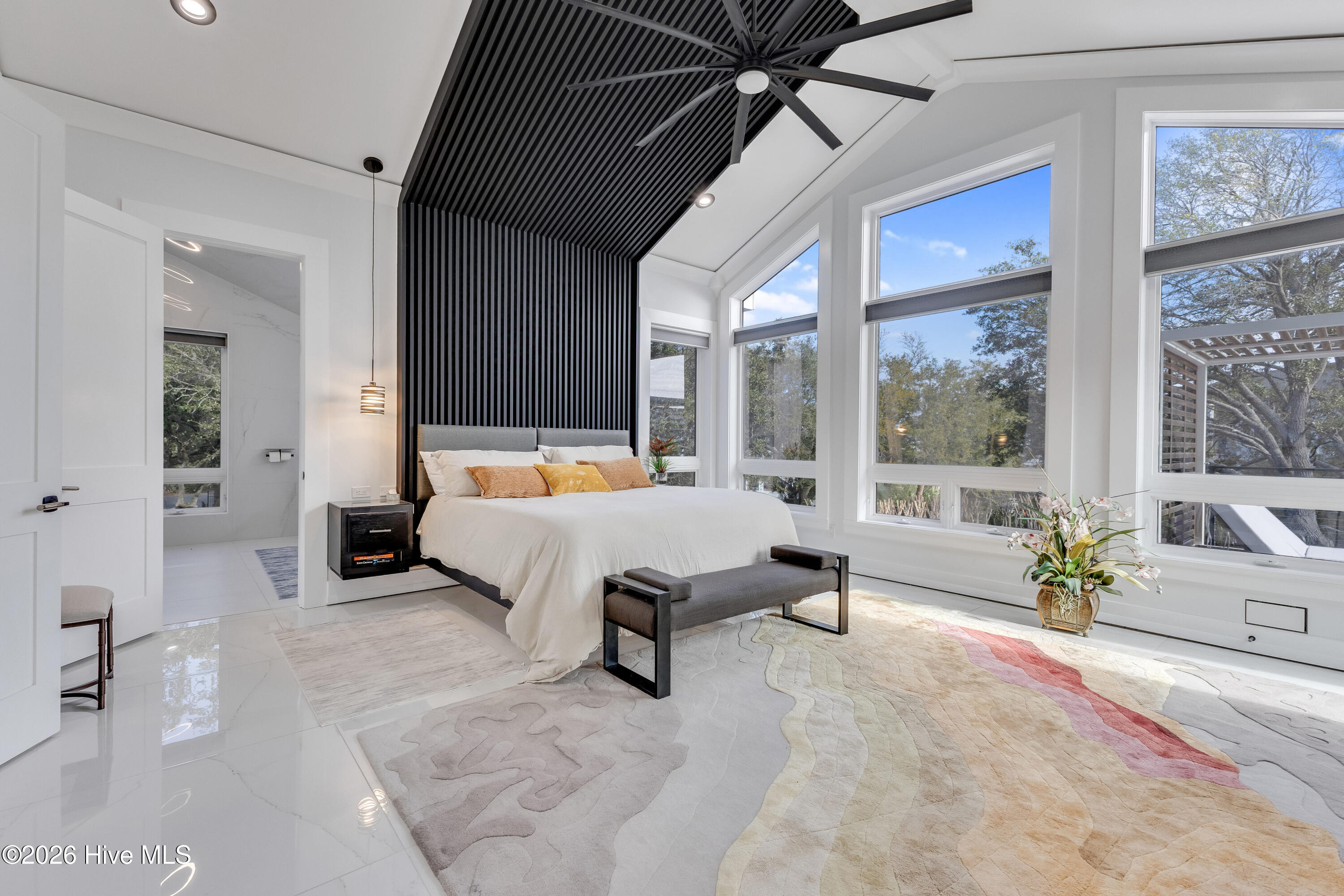 100559856 | Photo 31