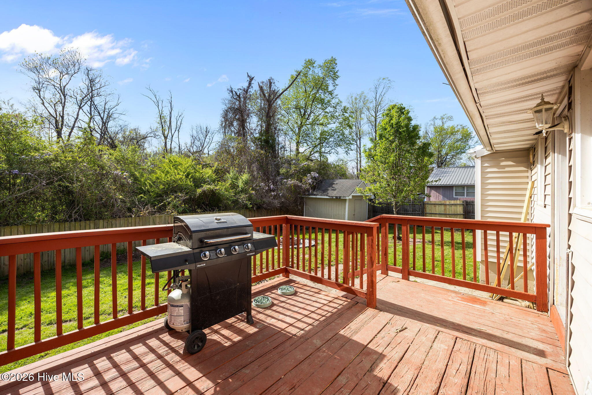 100563356 | Photo 32