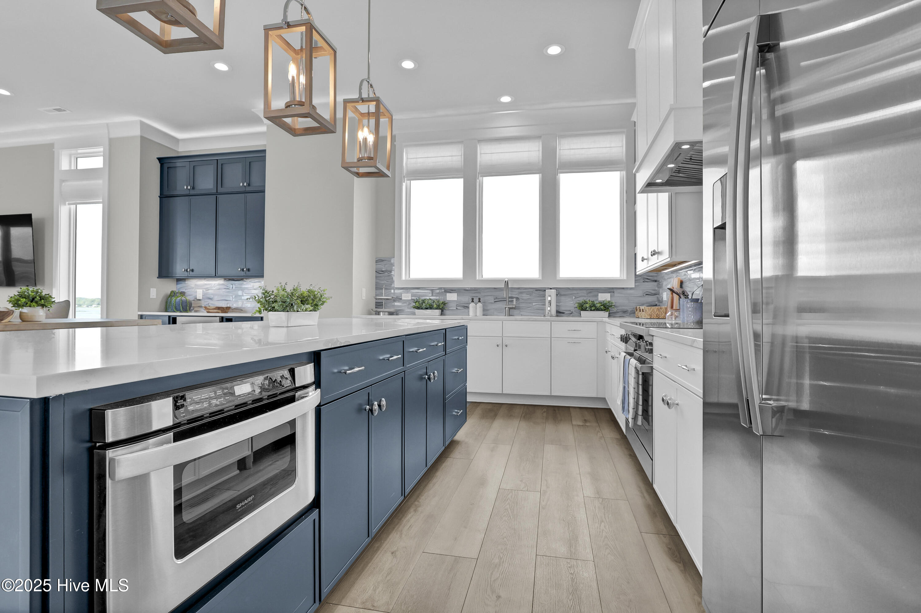 100555615 | Photo 36