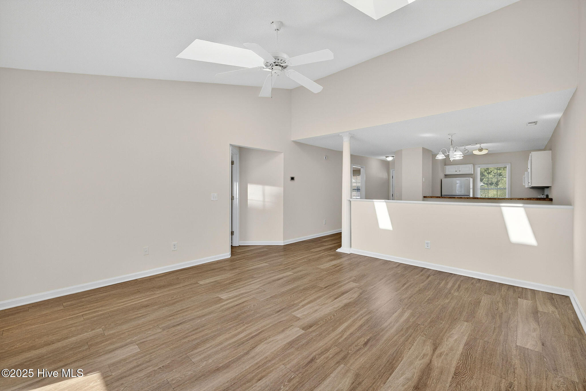 100537353 | Photo 16