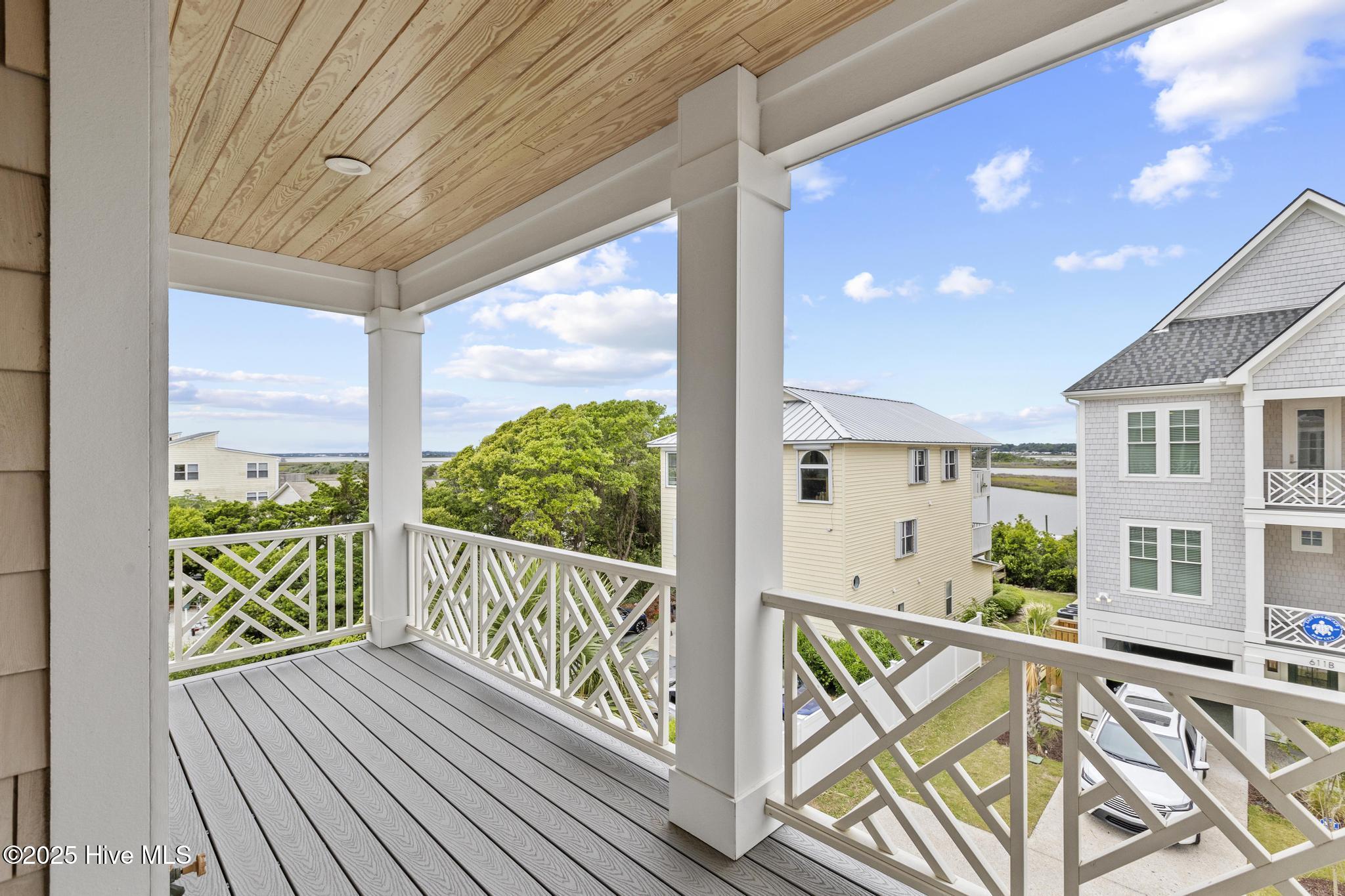 100565849 | Photo 36