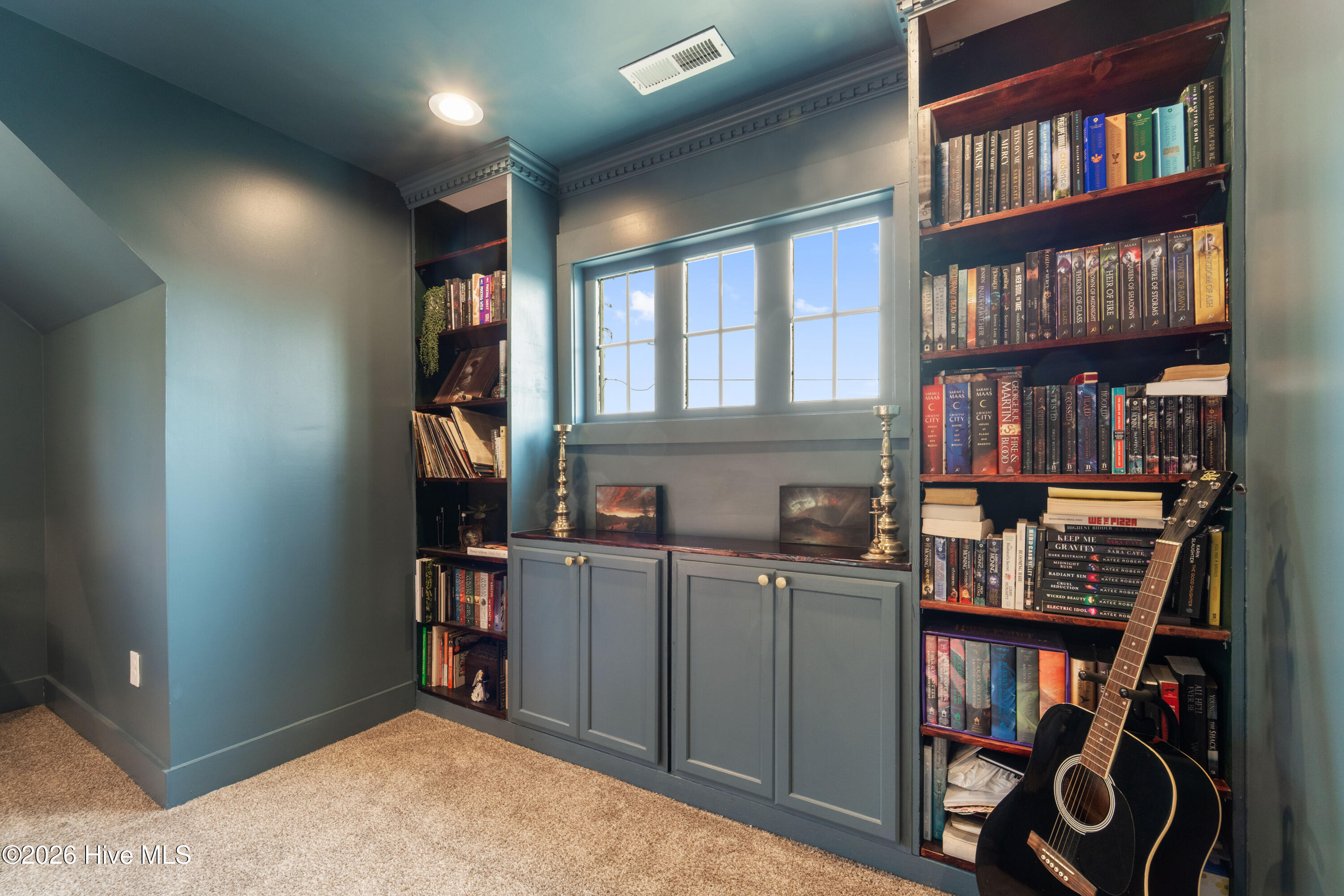 100549687 | Photo 36