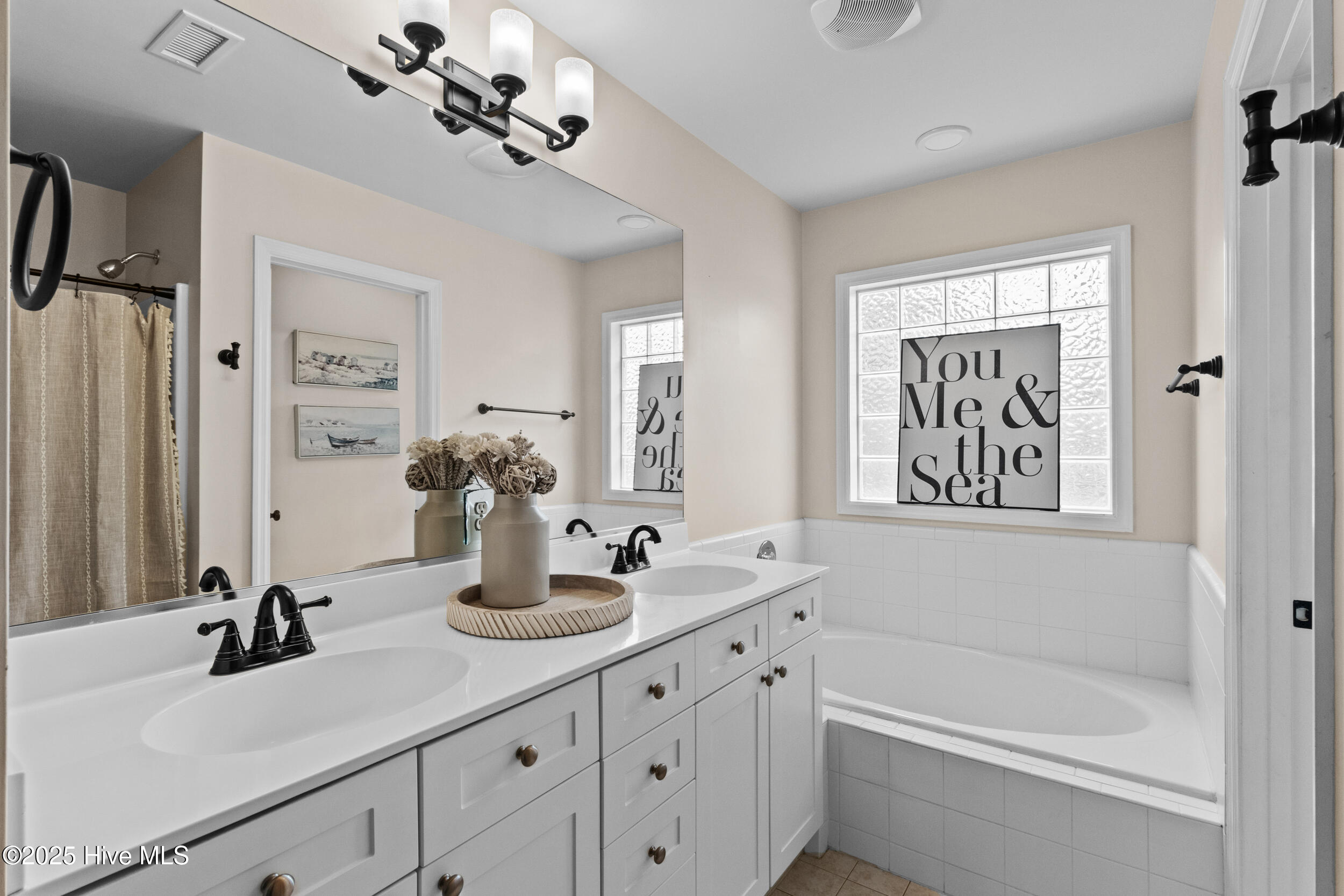 100552310 | Photo 21