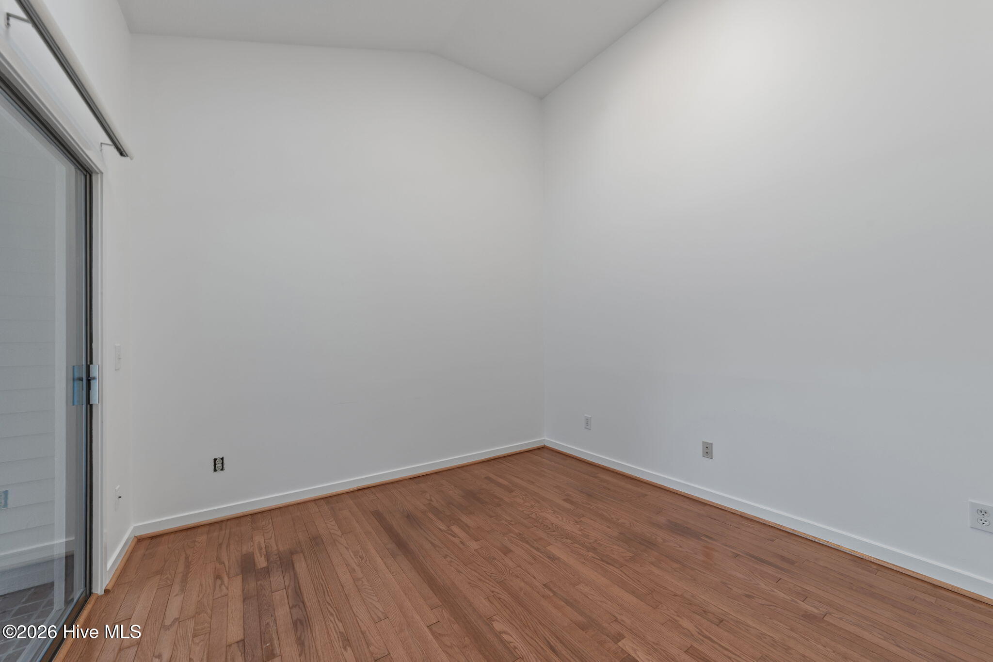 100553708 | Photo 12