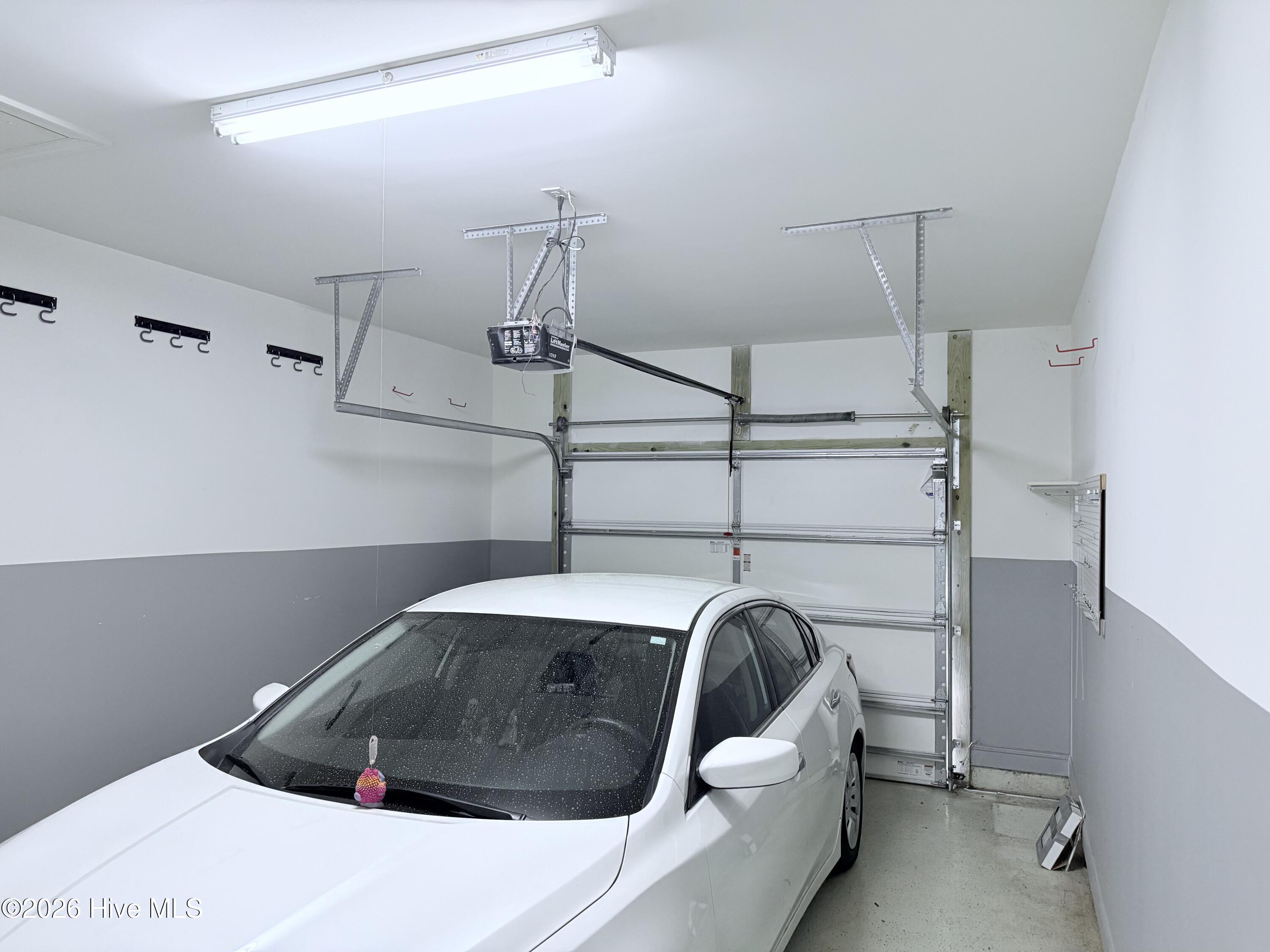 100564897 | Photo 52