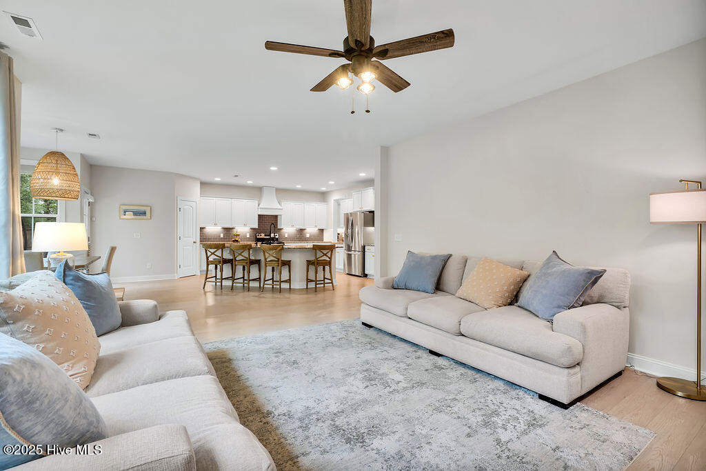 100536880 | Photo 22