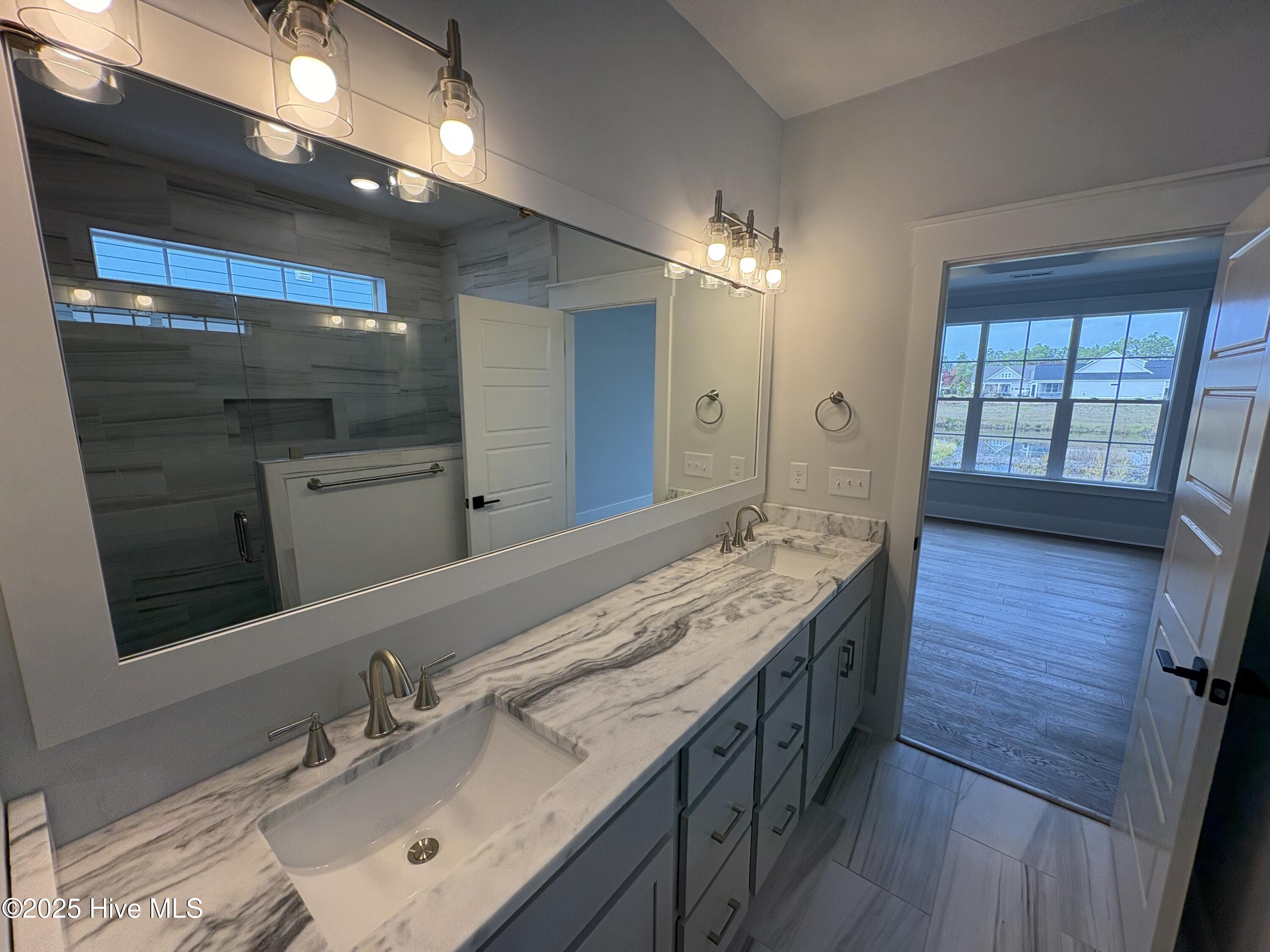 100521777 | Photo 34