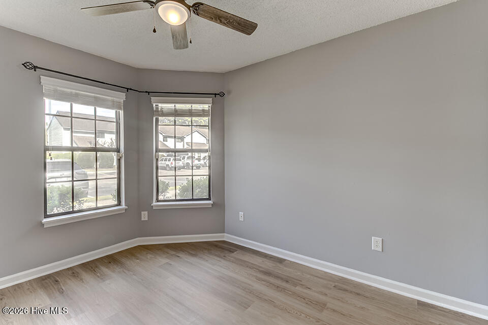 100565987 | Photo 16