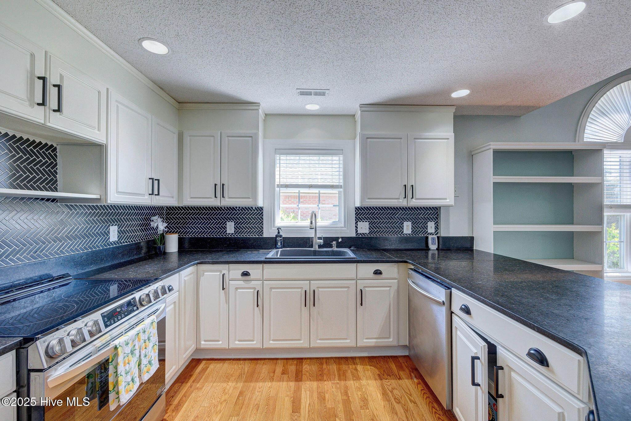 100531584 | Photo 11