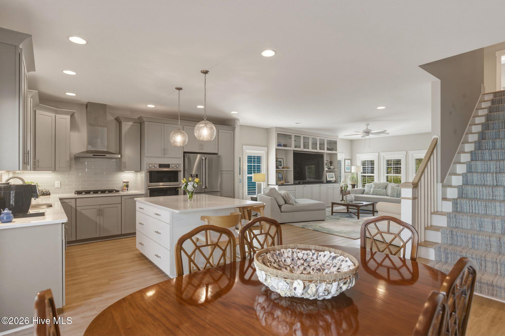 100562049 | Photo 21