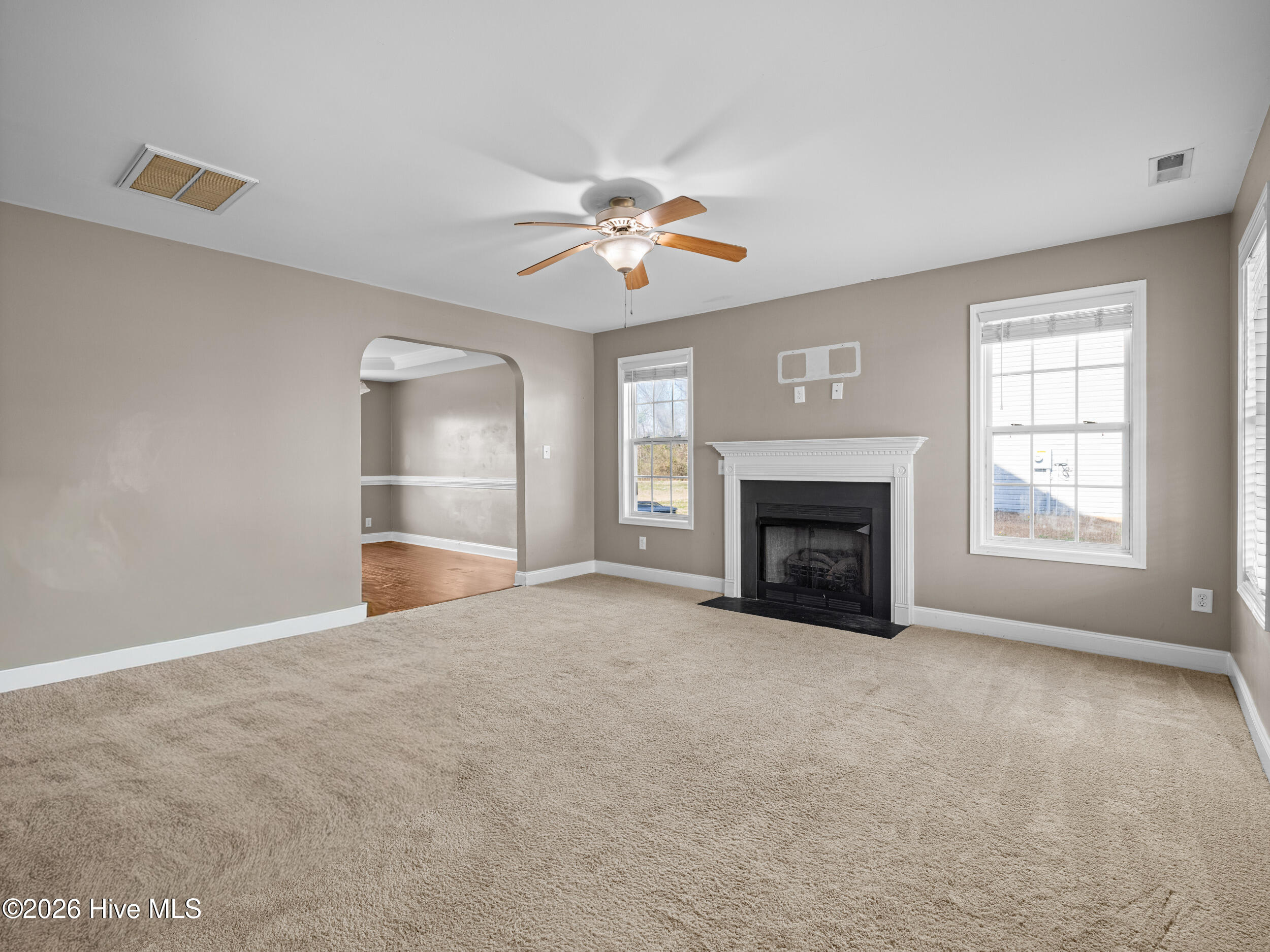 100549292 | Photo 11