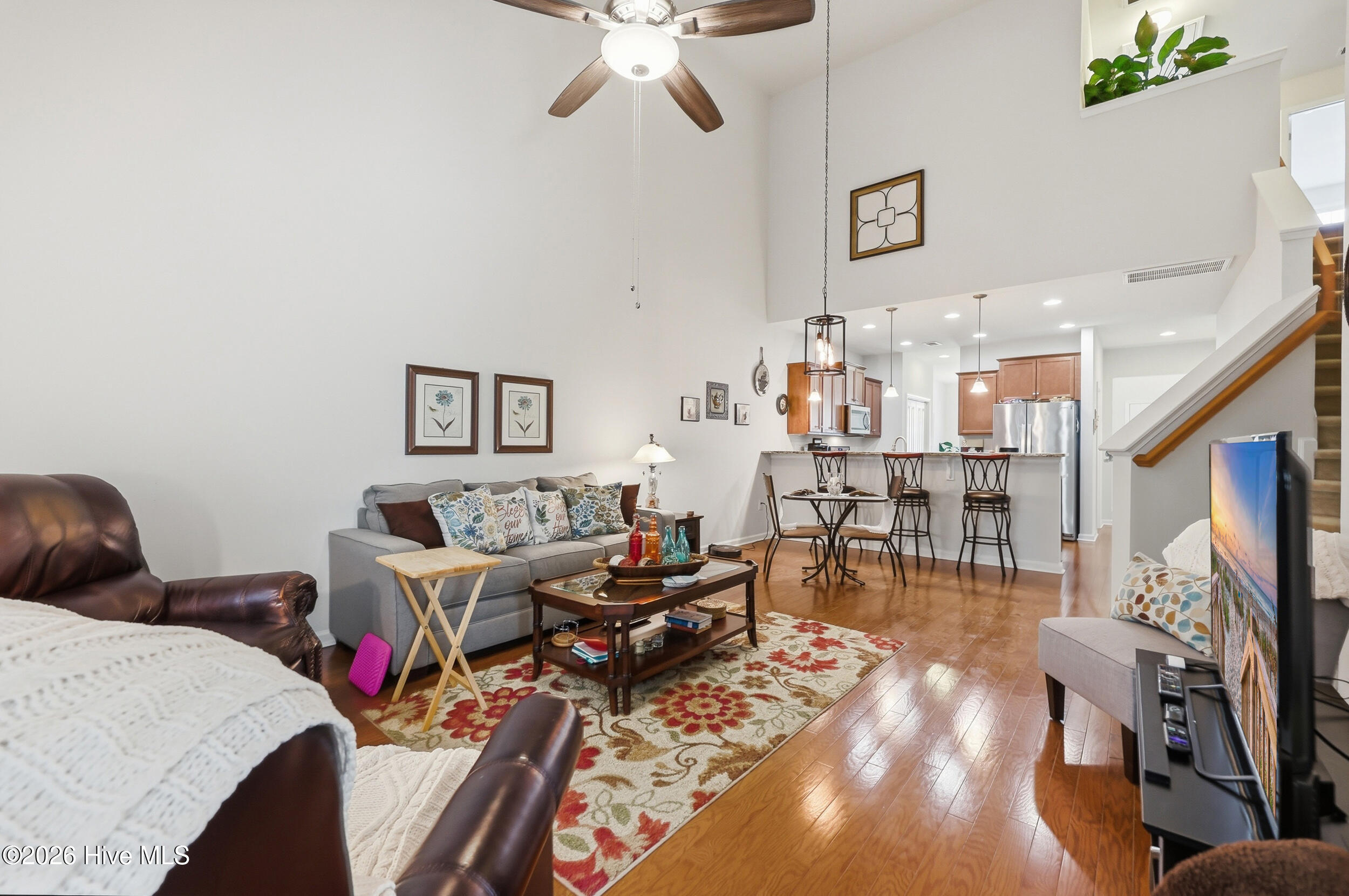 100564272 | Photo 16