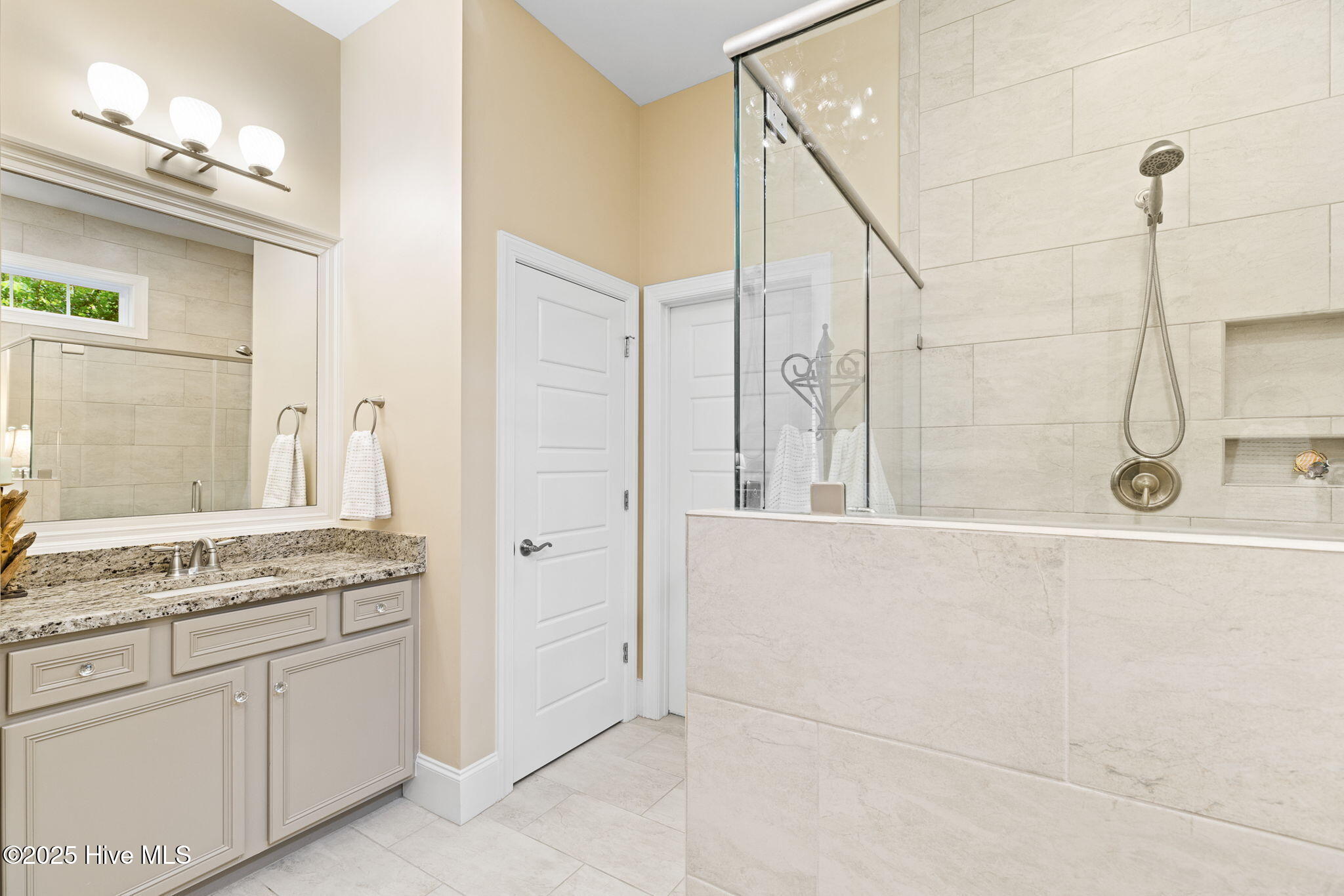 100508421 | Photo 40