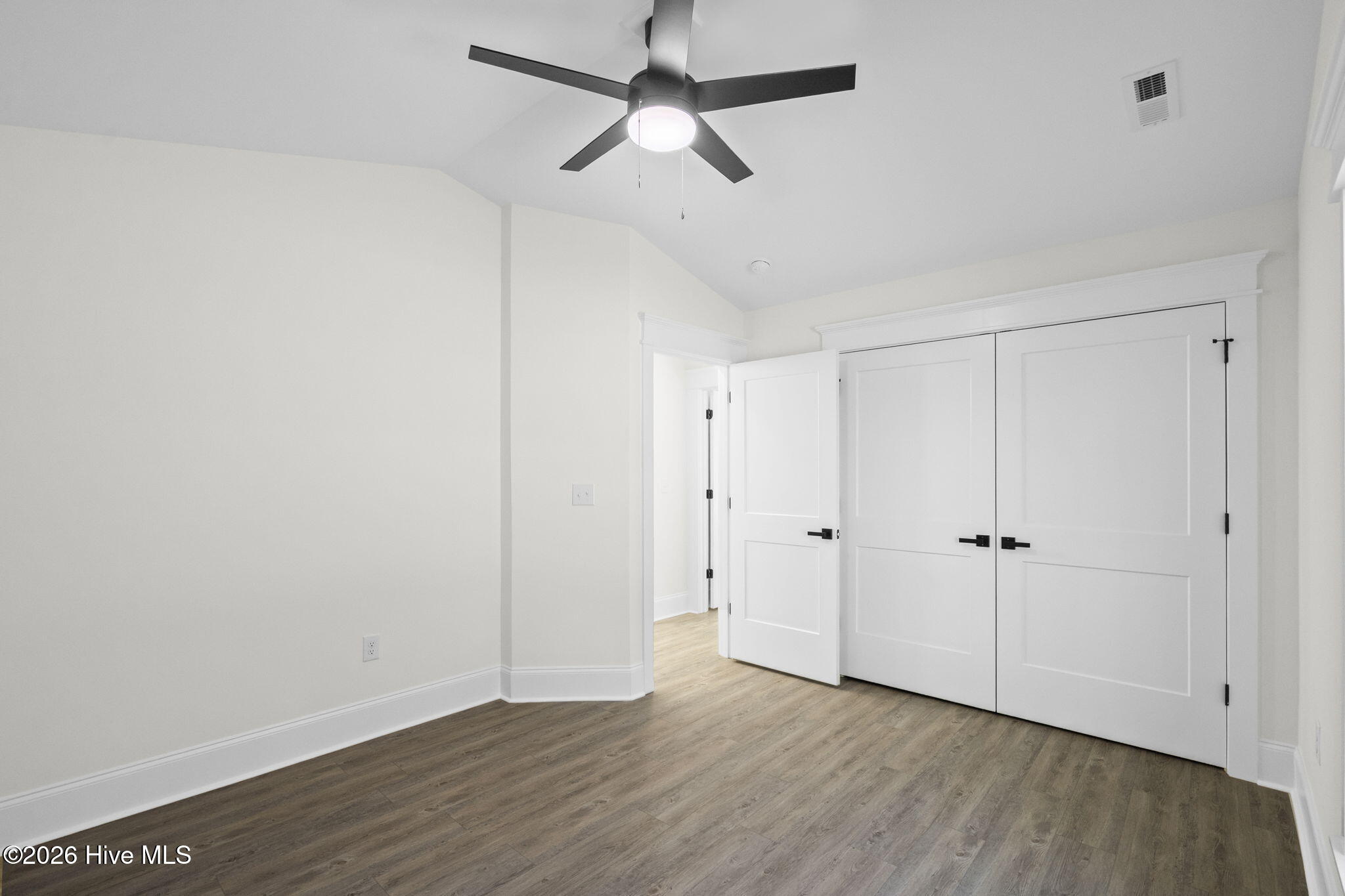 100552175 | Photo 36