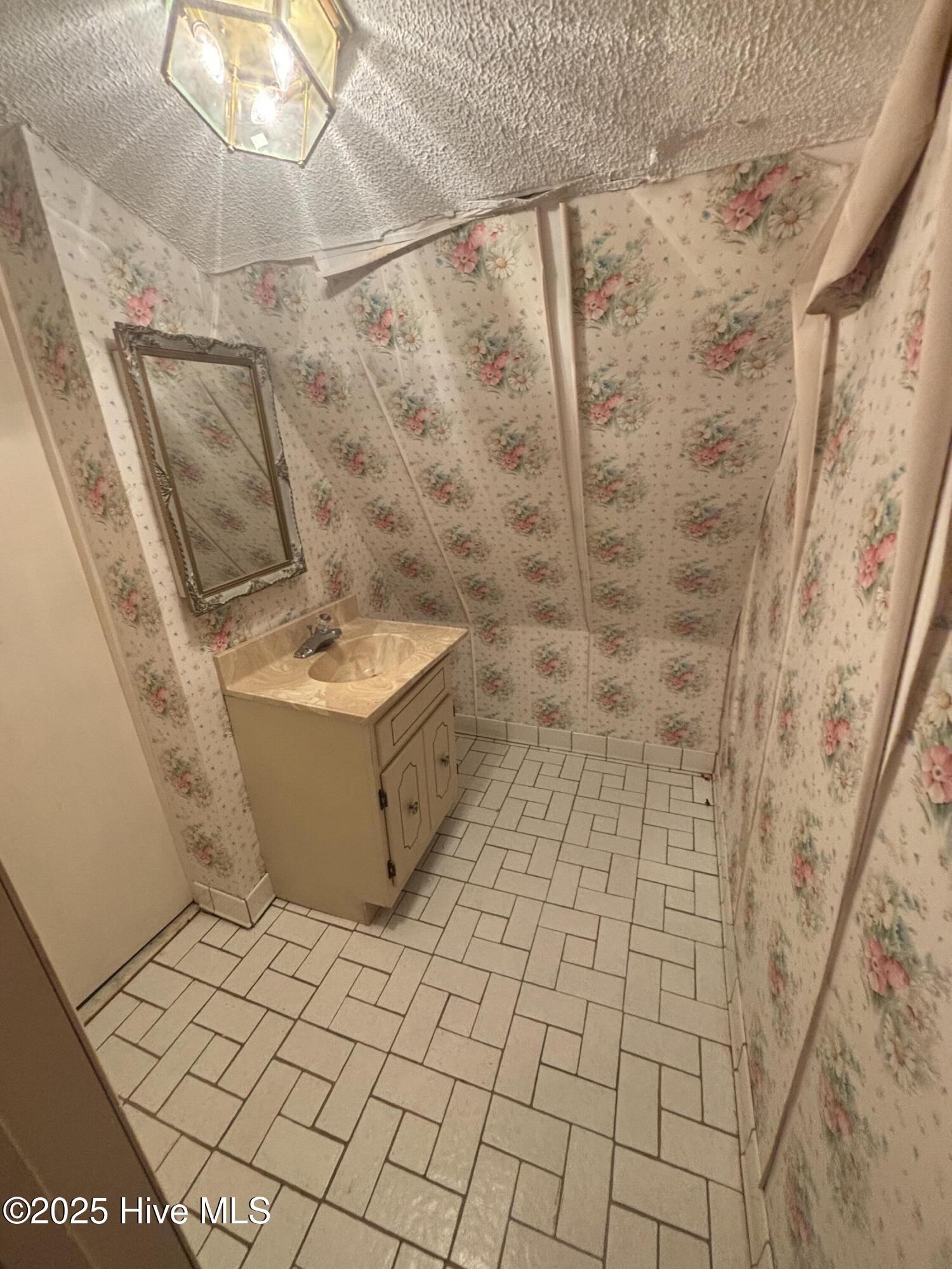 100514215 | Photo 11