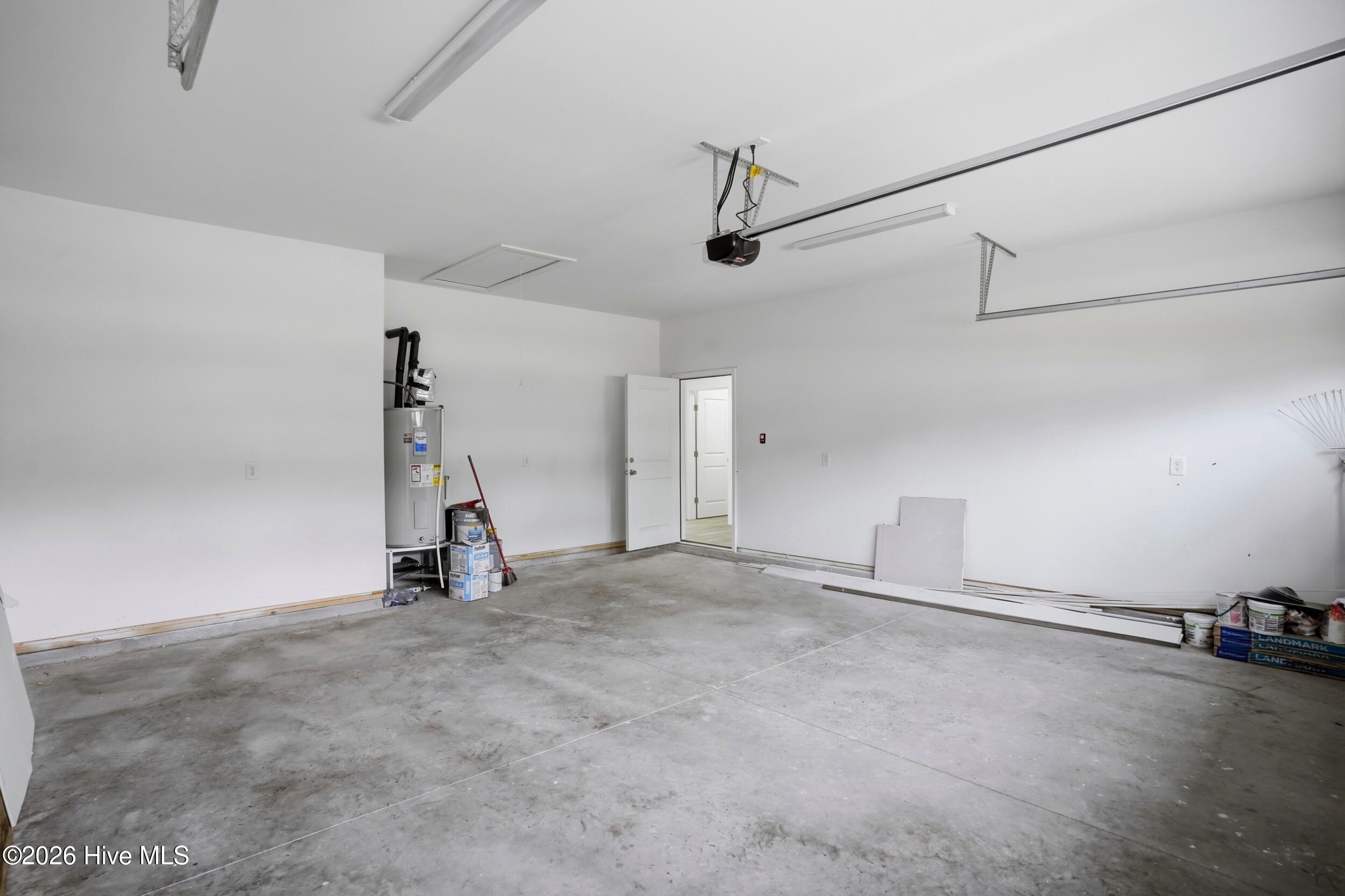 100558346 | Photo 34