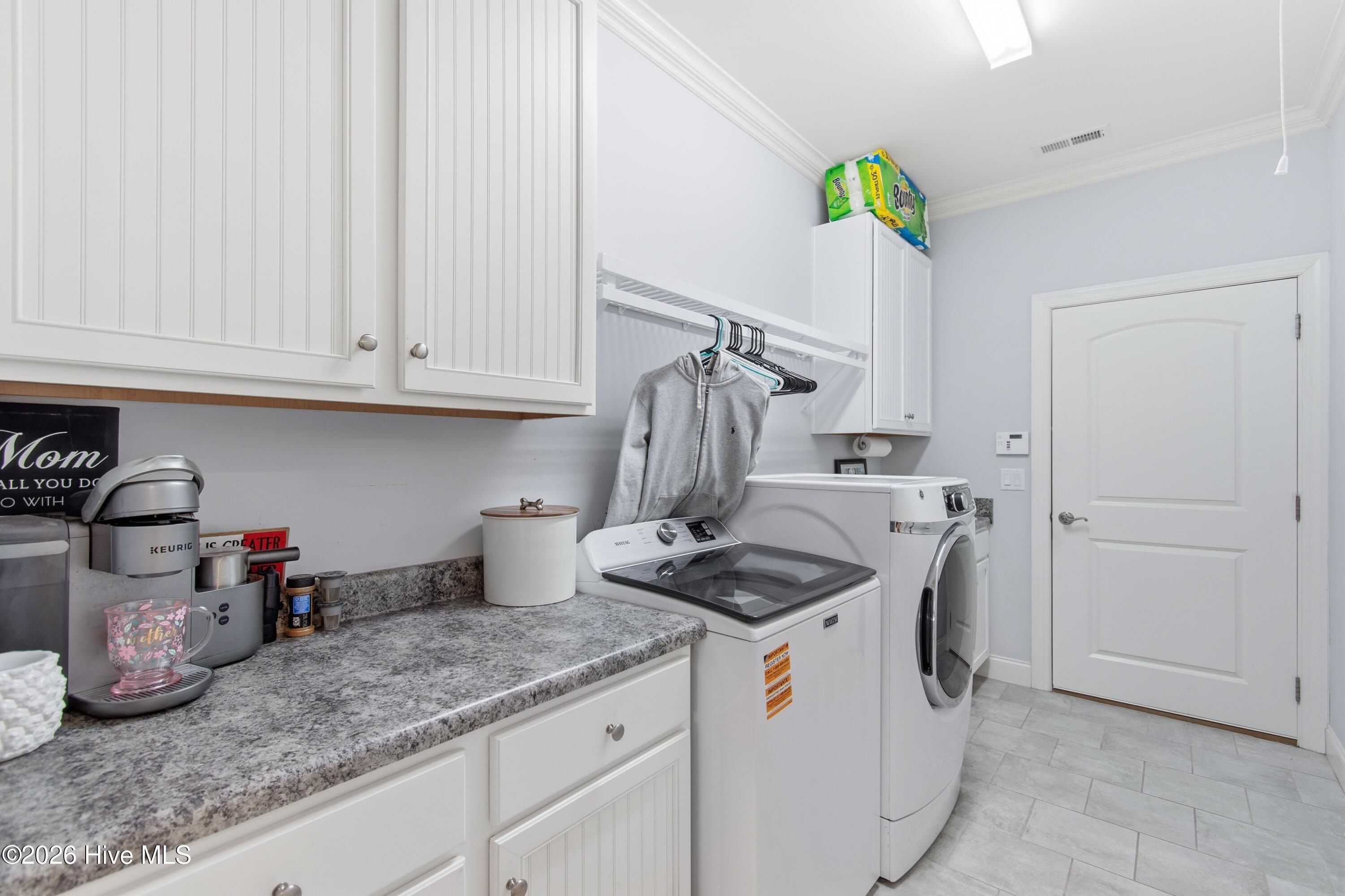 100548705 | Photo 53