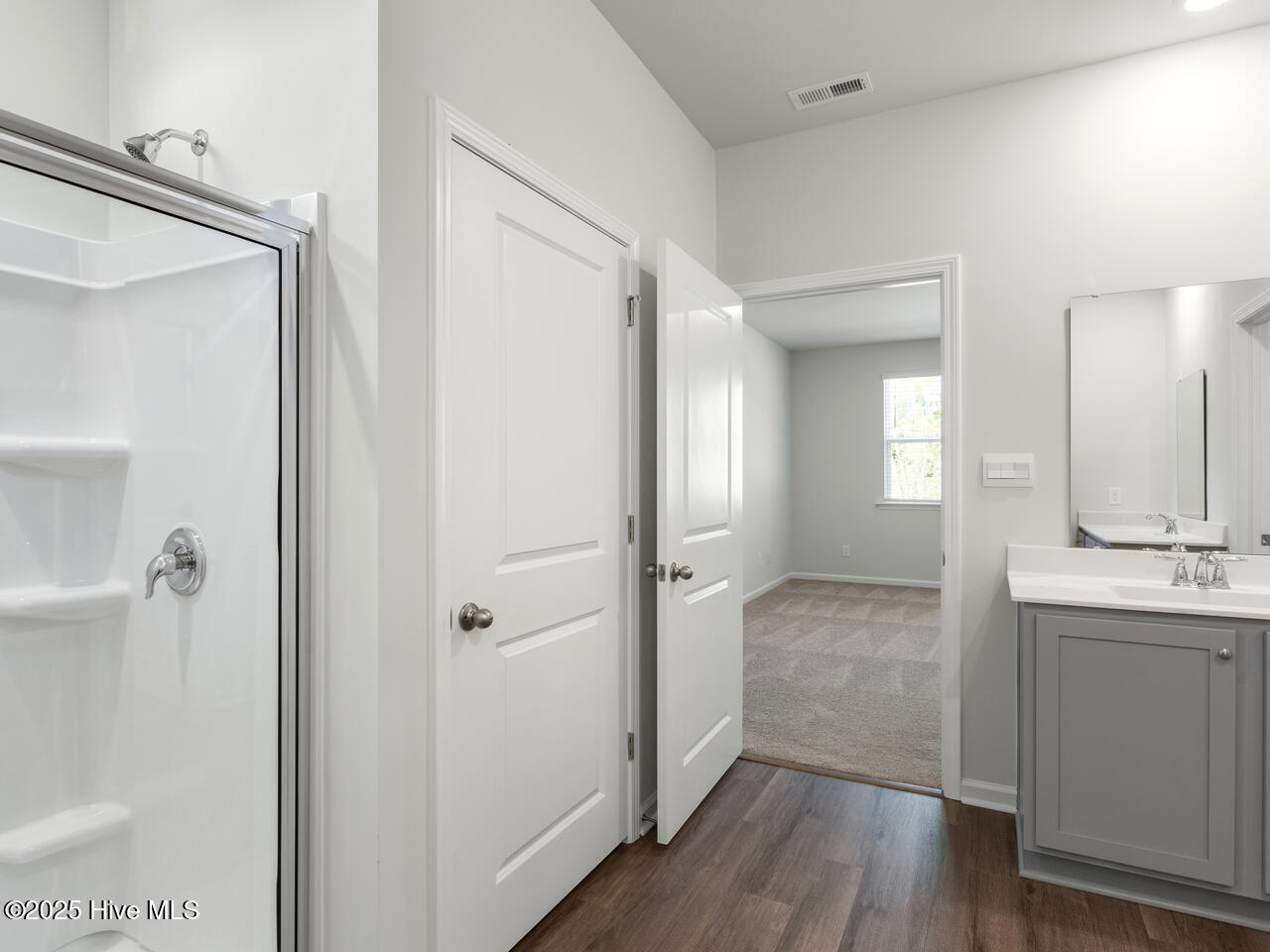 100515023 | Photo 16