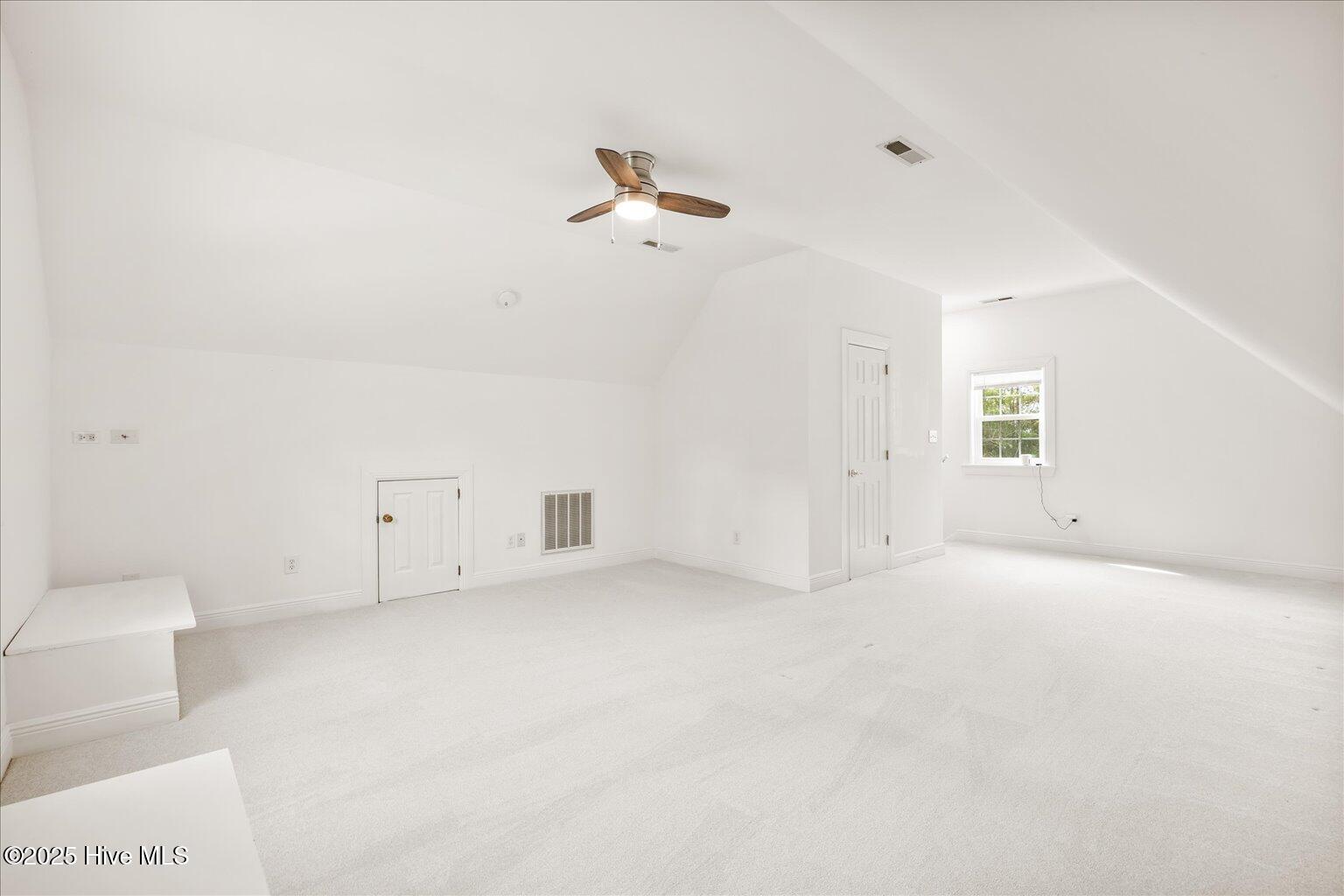 100535280 | Photo 26