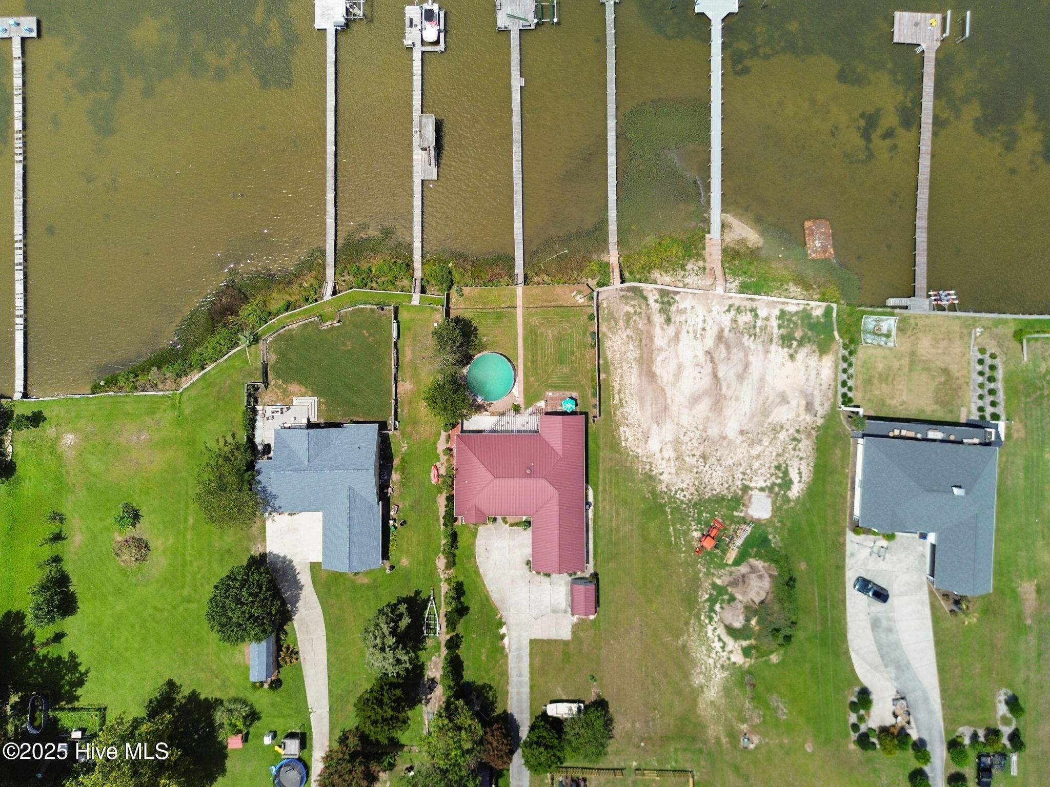 100546125 | Photo 44