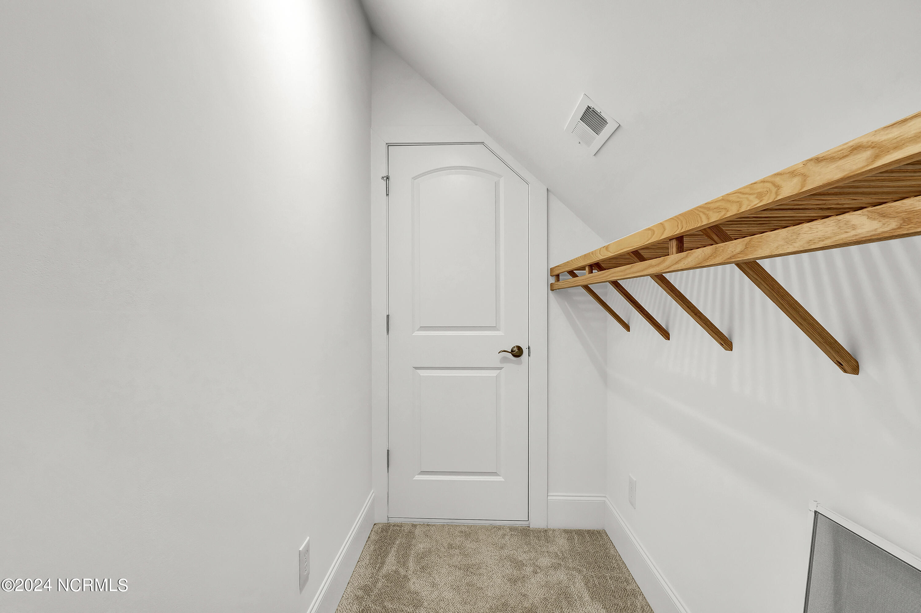 100565590 | Photo 26