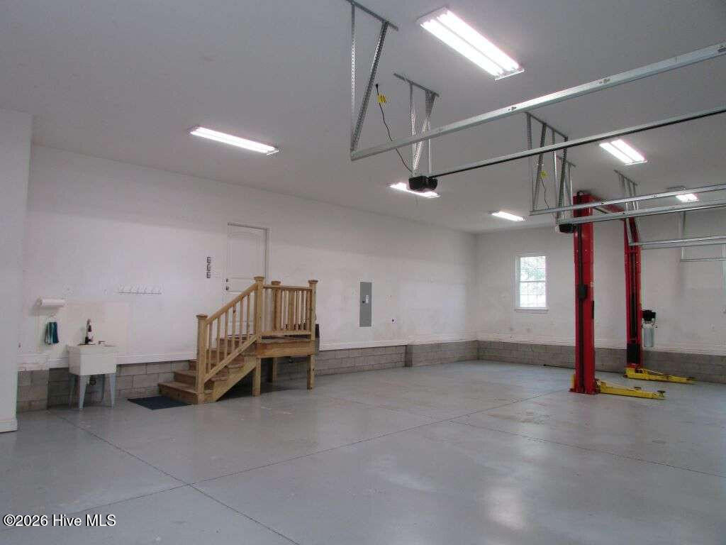 100563656 | Photo 42