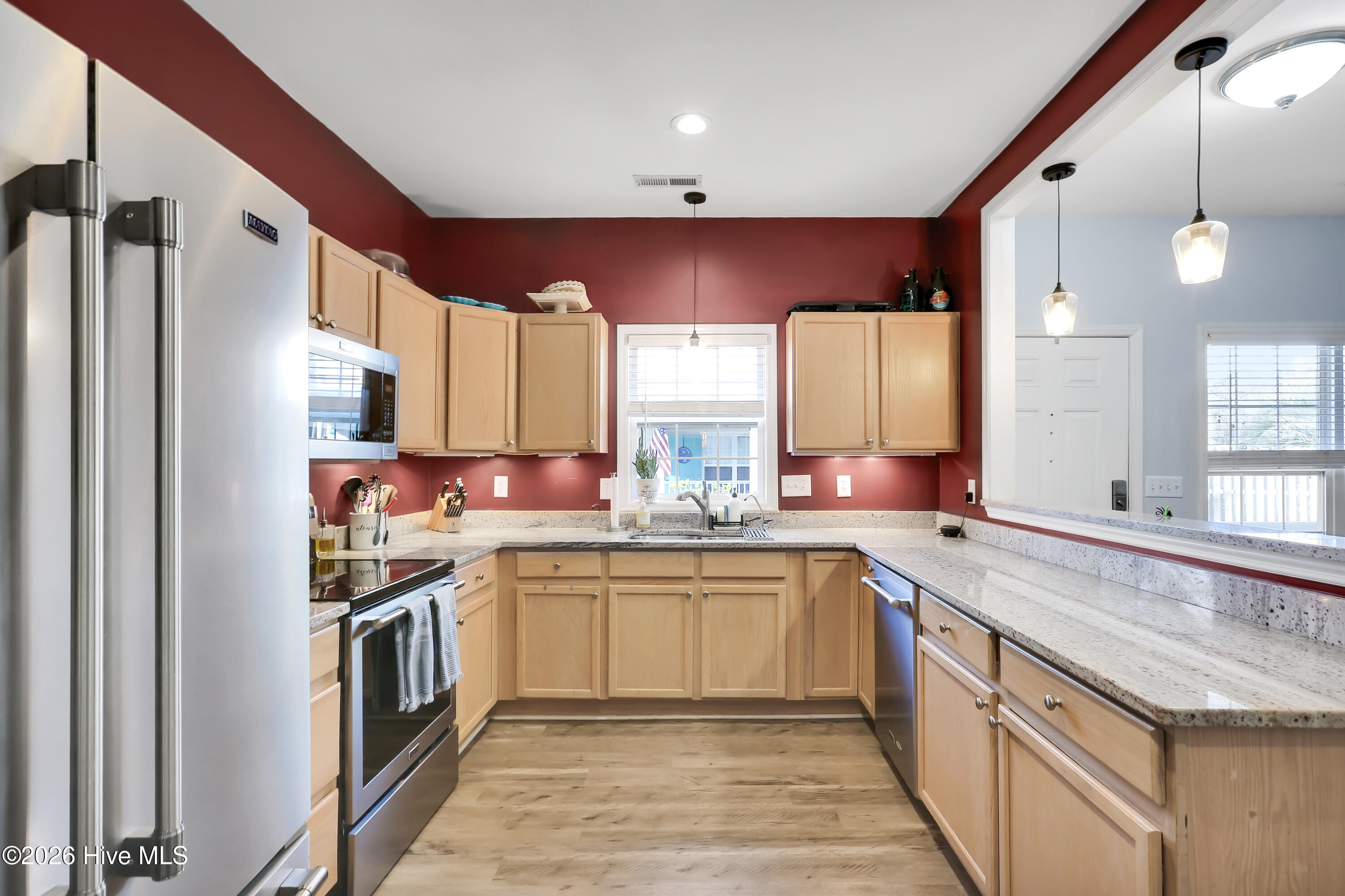 100552393 | Photo 11