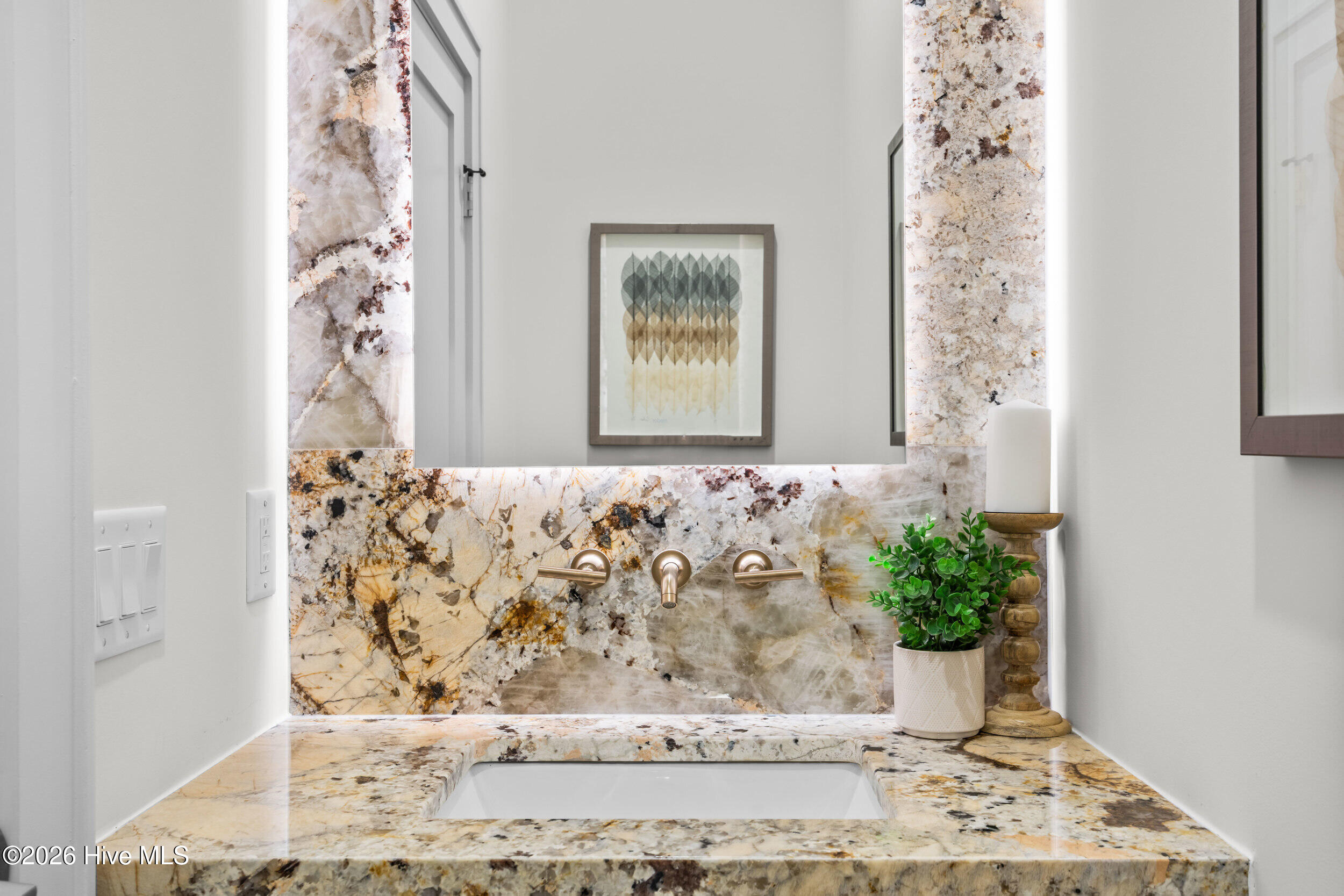 100537056 | Photo 22