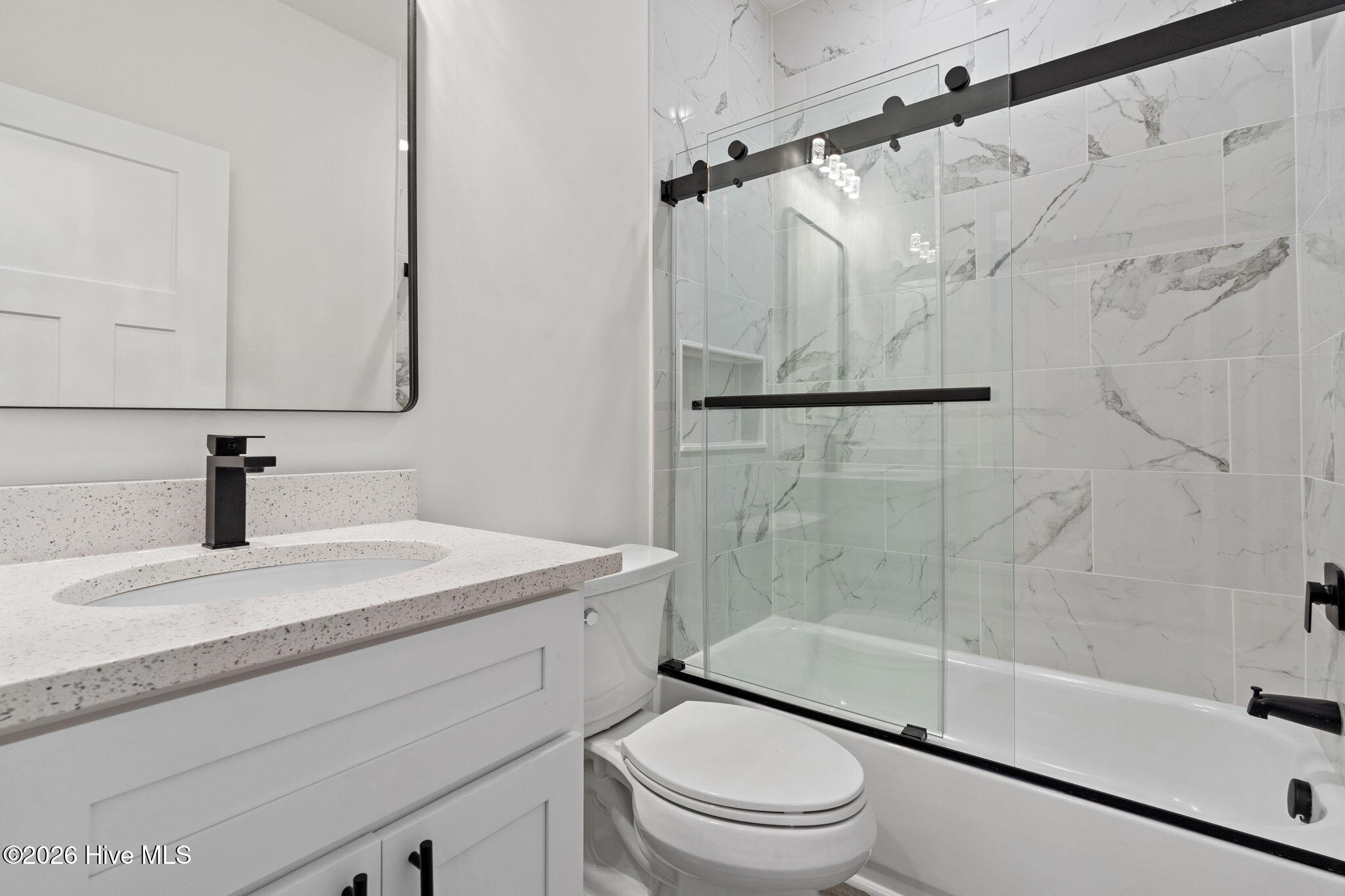 100528198 | Photo 41