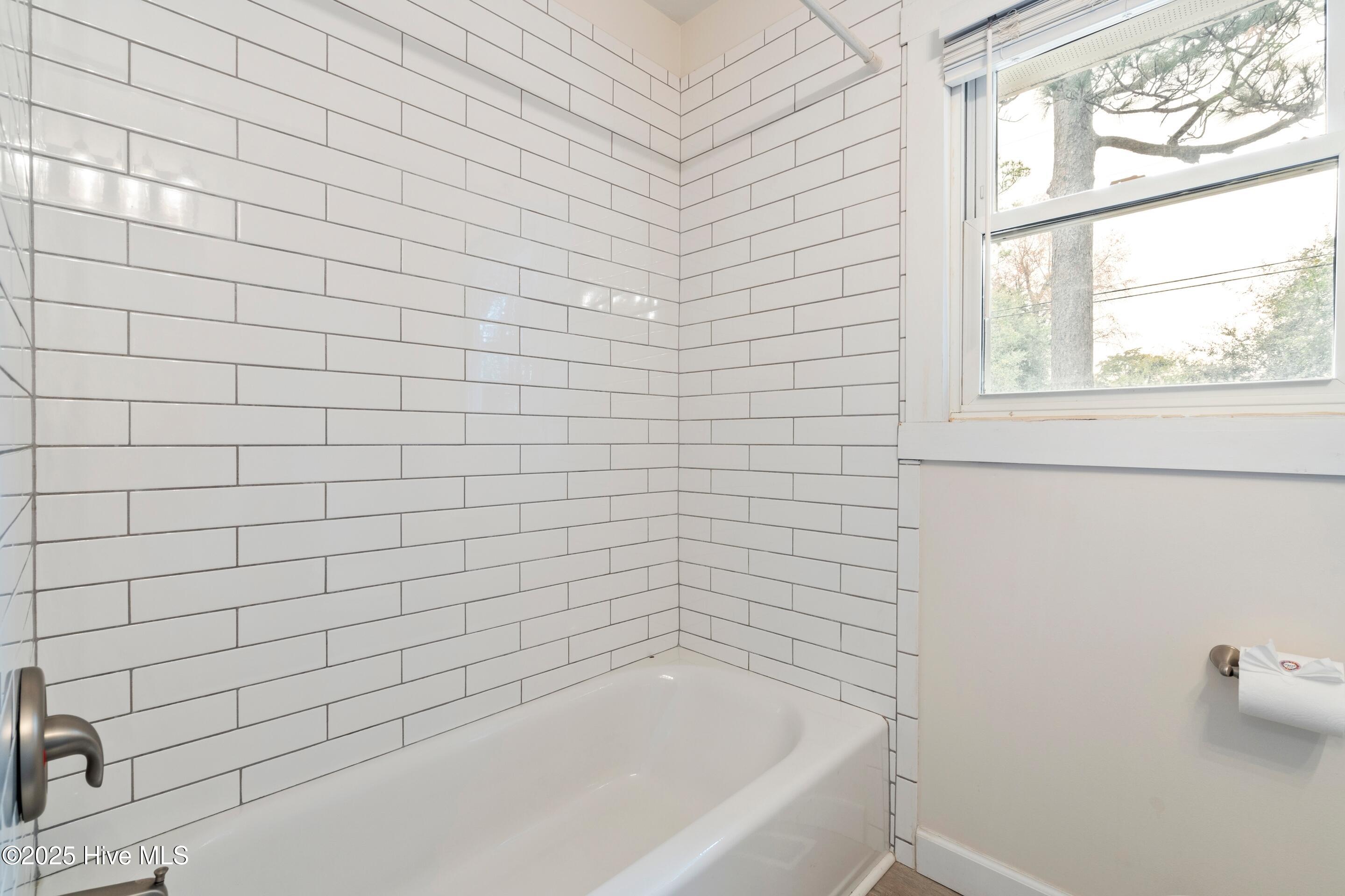 100542682 | Photo 28